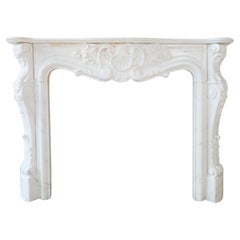 Richer Kaminsims aus weißem Bianco Carrara-Marmor in Bildhauerqualität aus dem 19. Jahrhundert