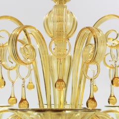 Ricco lampadario a 6 bracci ambrato soffiato a mano in vetro artistico di Murano Multiforme