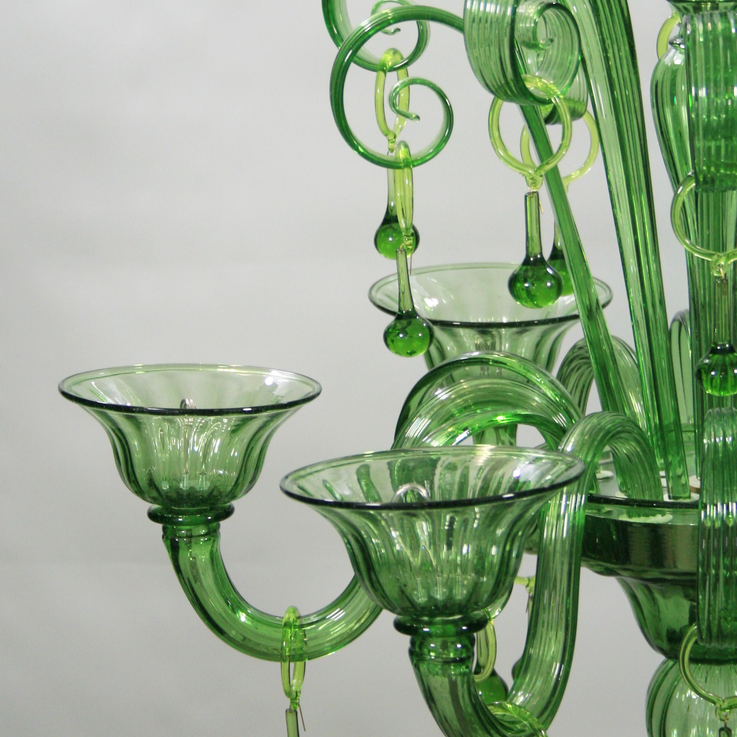 Fait main Lustre riche à 6 bras en verre de Murano artistique soufflé à la bouche vert par Multiforme en vente