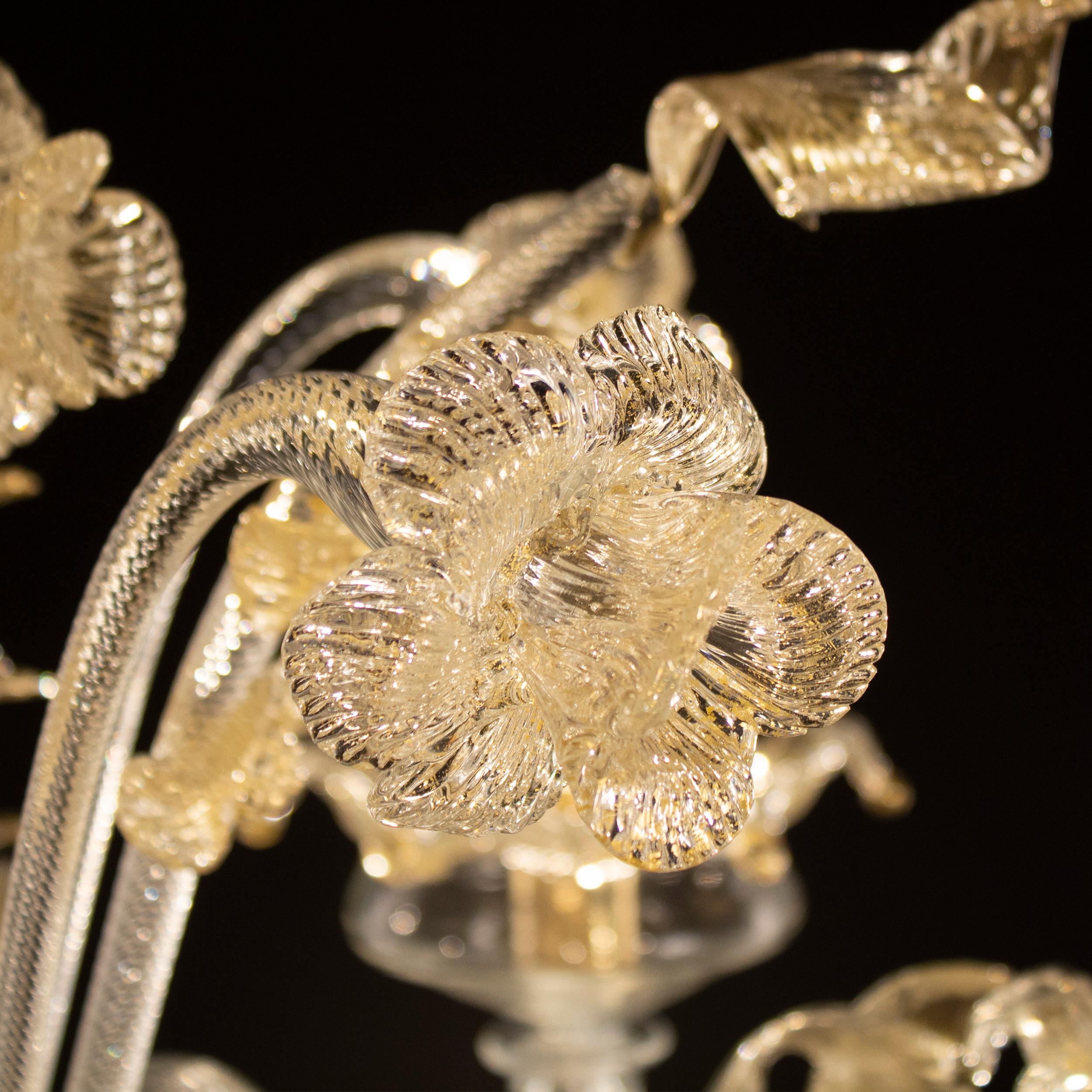 Reichhaltiger 6-armiger Kronleuchter aus Kristall und goldenem Murano Glas von Multiforme auf Lager im Angebot 2