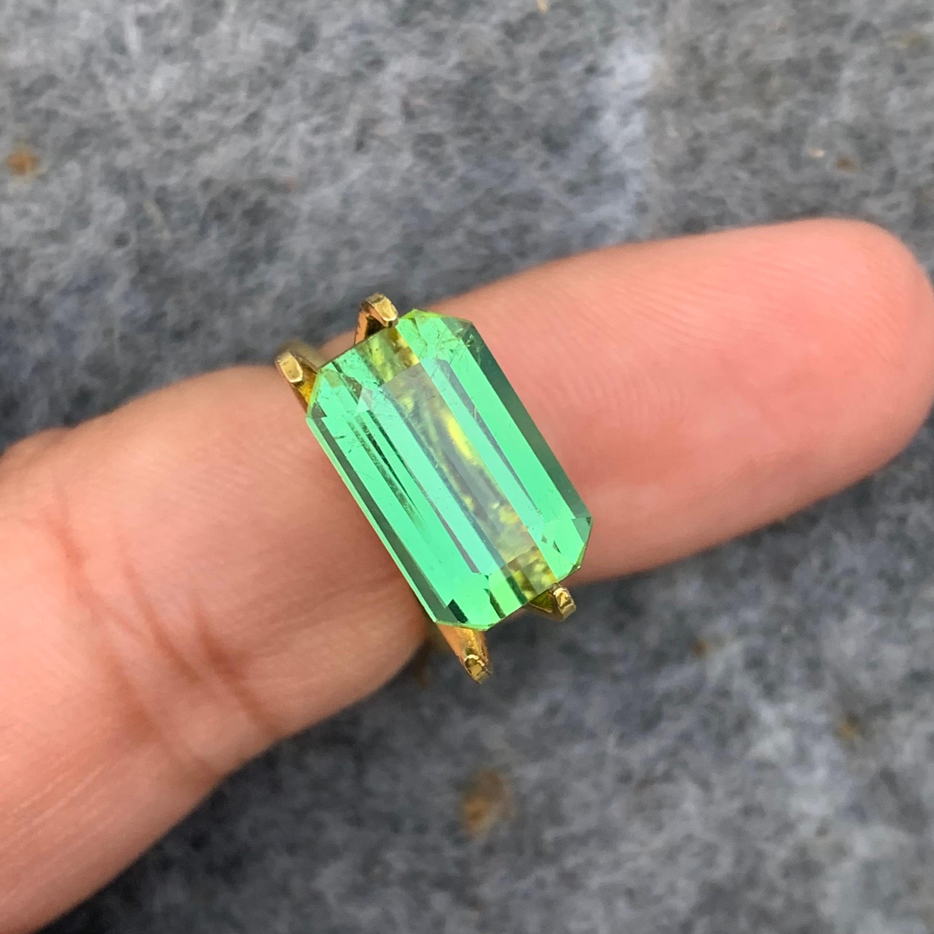 Rich Color 5.70 Carat Loose Mint Green Tourmaline Gemstone From Kunar Mine In New Condition For Sale In Peshawar, PK