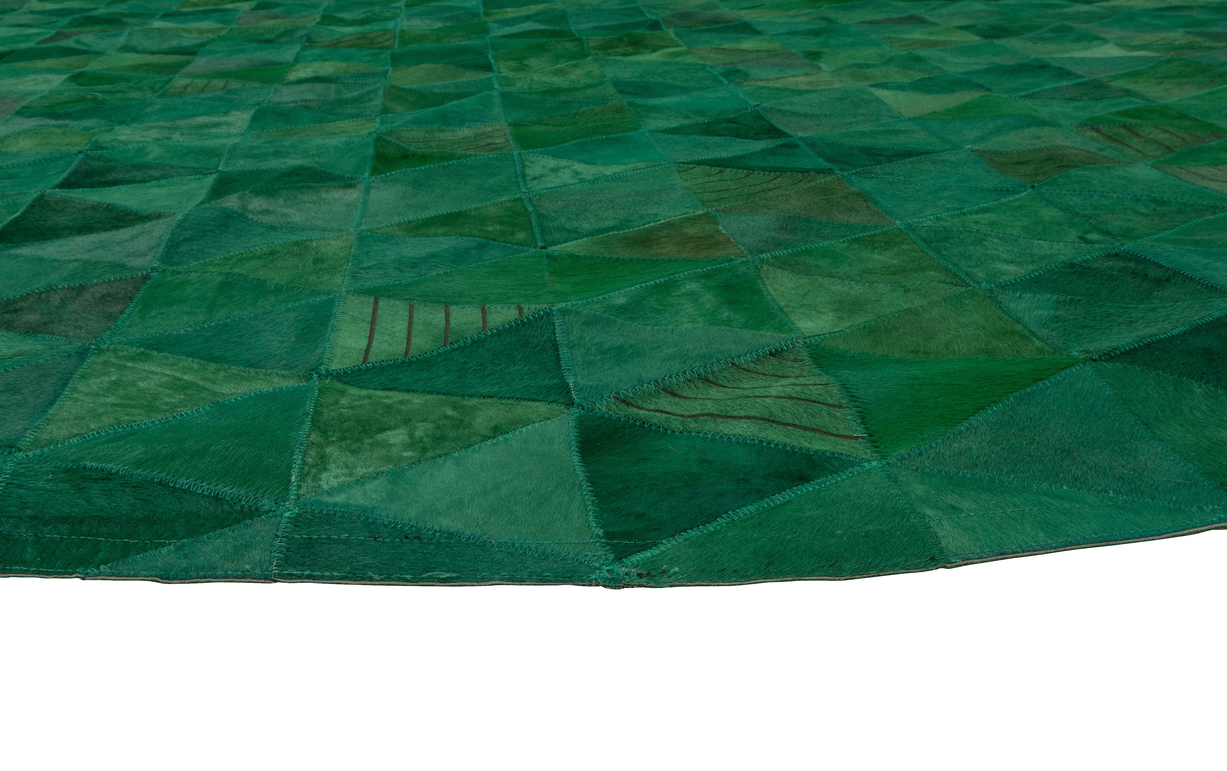 Art déco Petit tapis rond personnalisable en cuir de vachette Trilogia Emerald vert bijou en vente