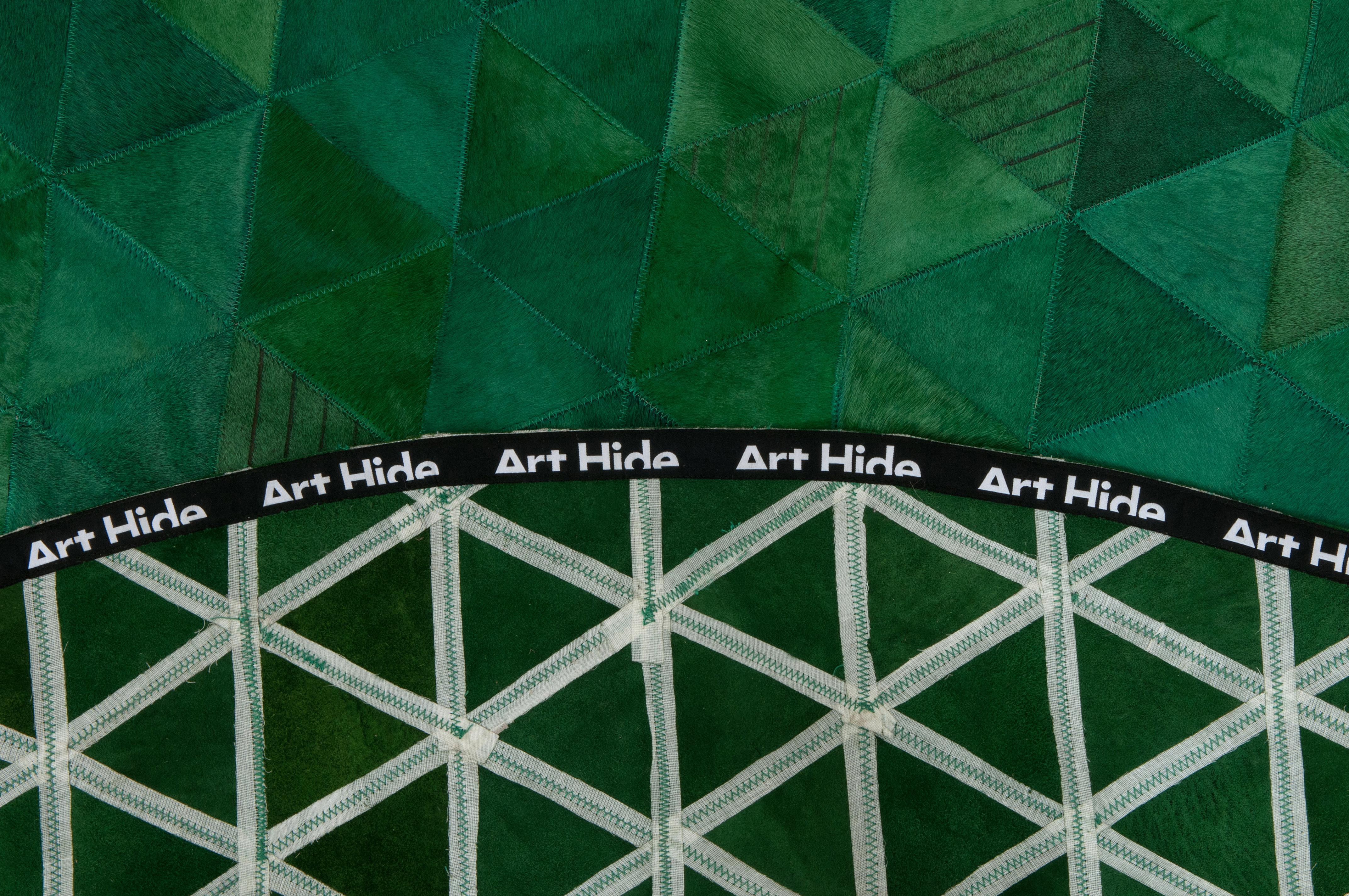 Pakistanais Petit tapis rond personnalisable en cuir de vachette Trilogia Emerald vert bijou en vente