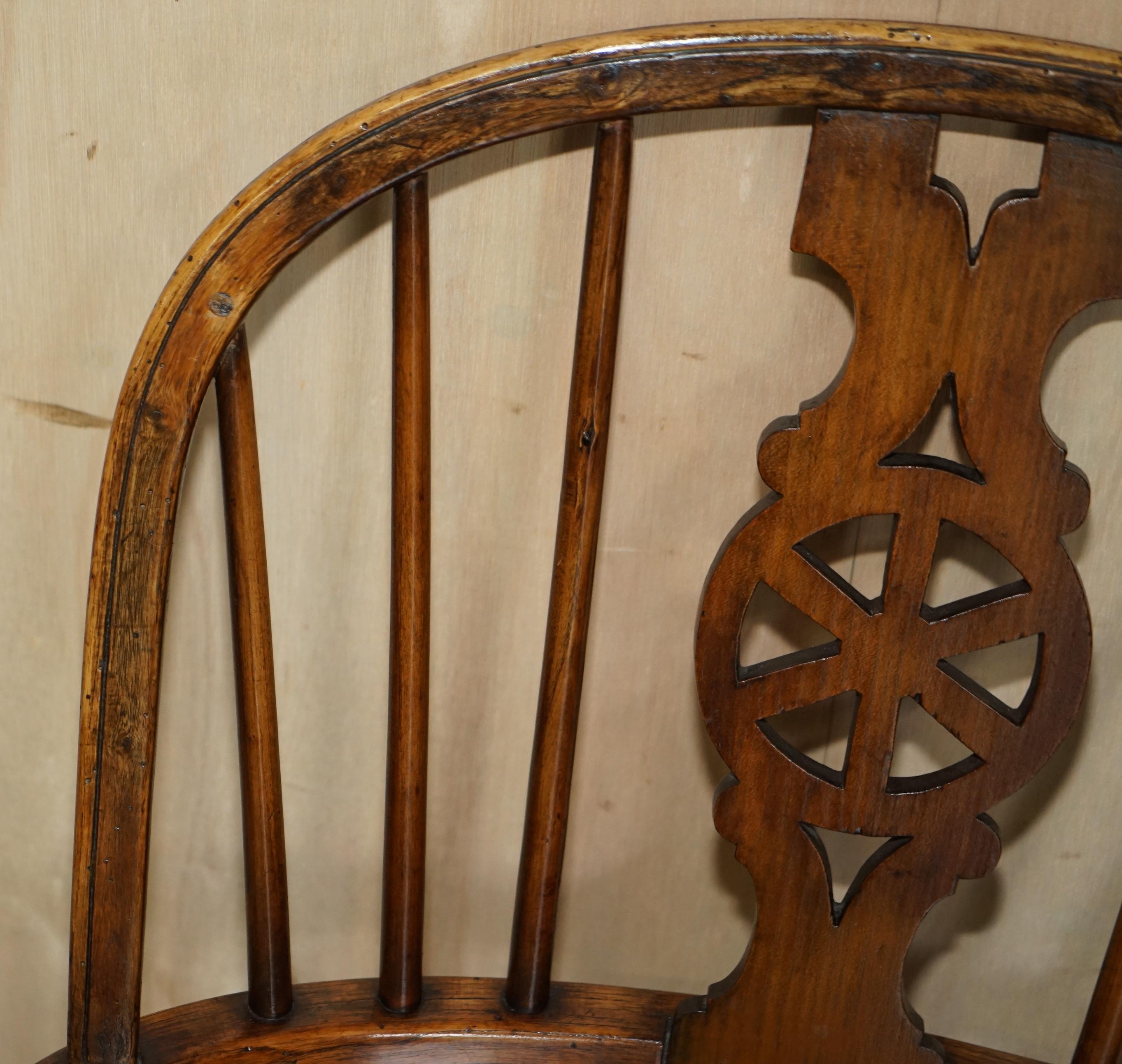 Rich Colour Antique 19th Century Elm Wheel Back West Country Windsor Armchair For Sale 3