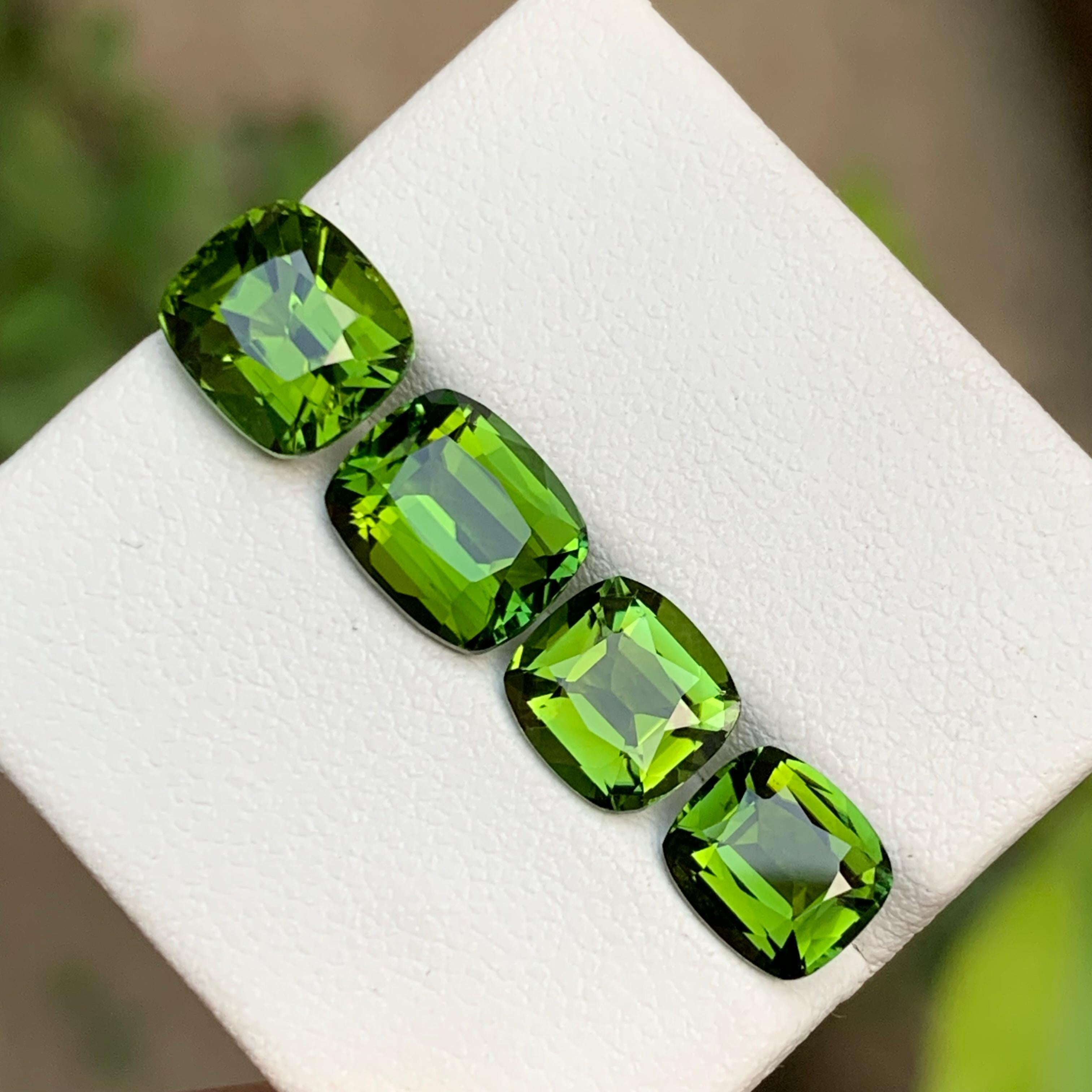 Contemporain Pierres précieuses de tourmaline naturelle vert profond olive vert sous-ton Lot 8,55 carats en vente