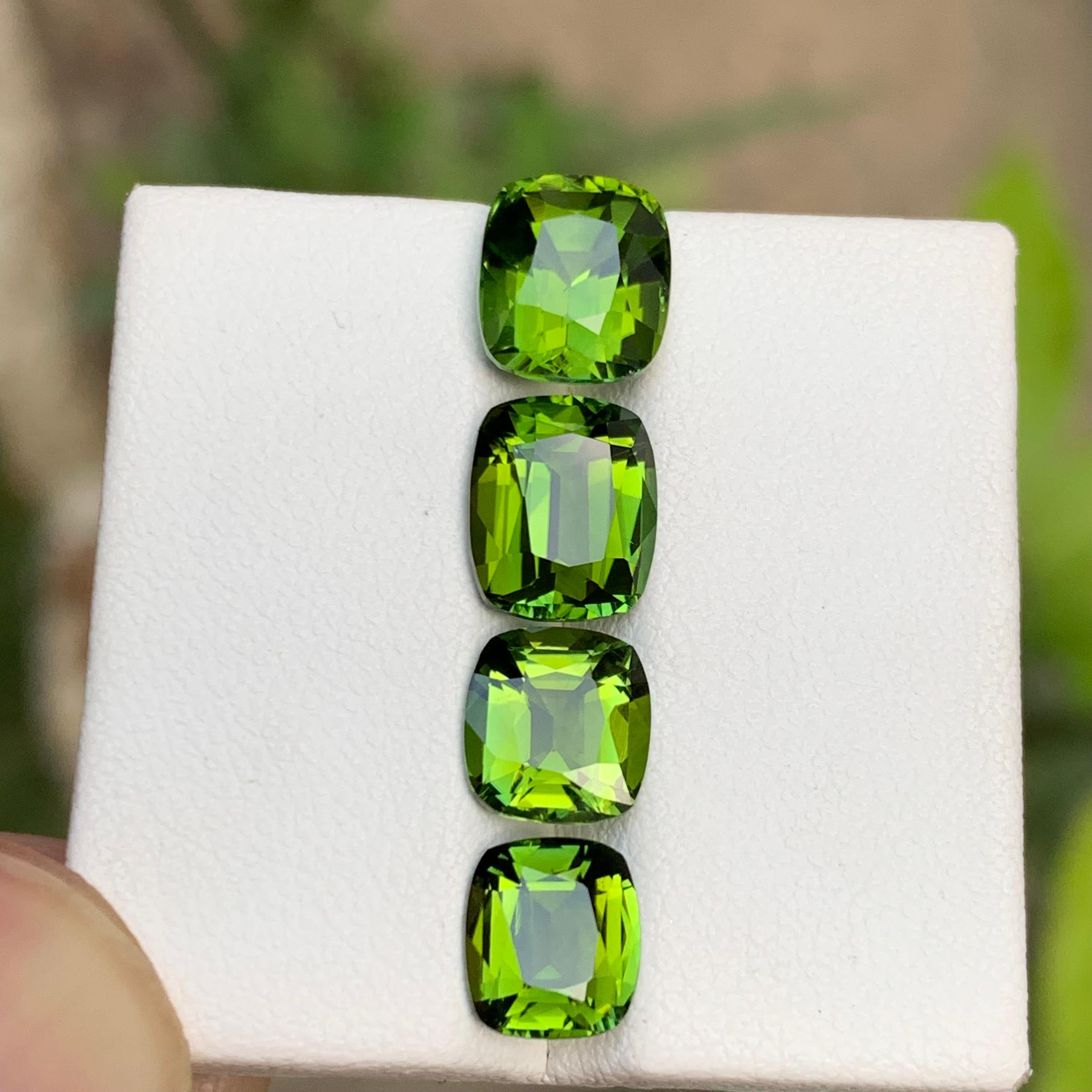 Taille coussin Pierres précieuses de tourmaline naturelle vert profond olive vert sous-ton Lot 8,55 carats en vente