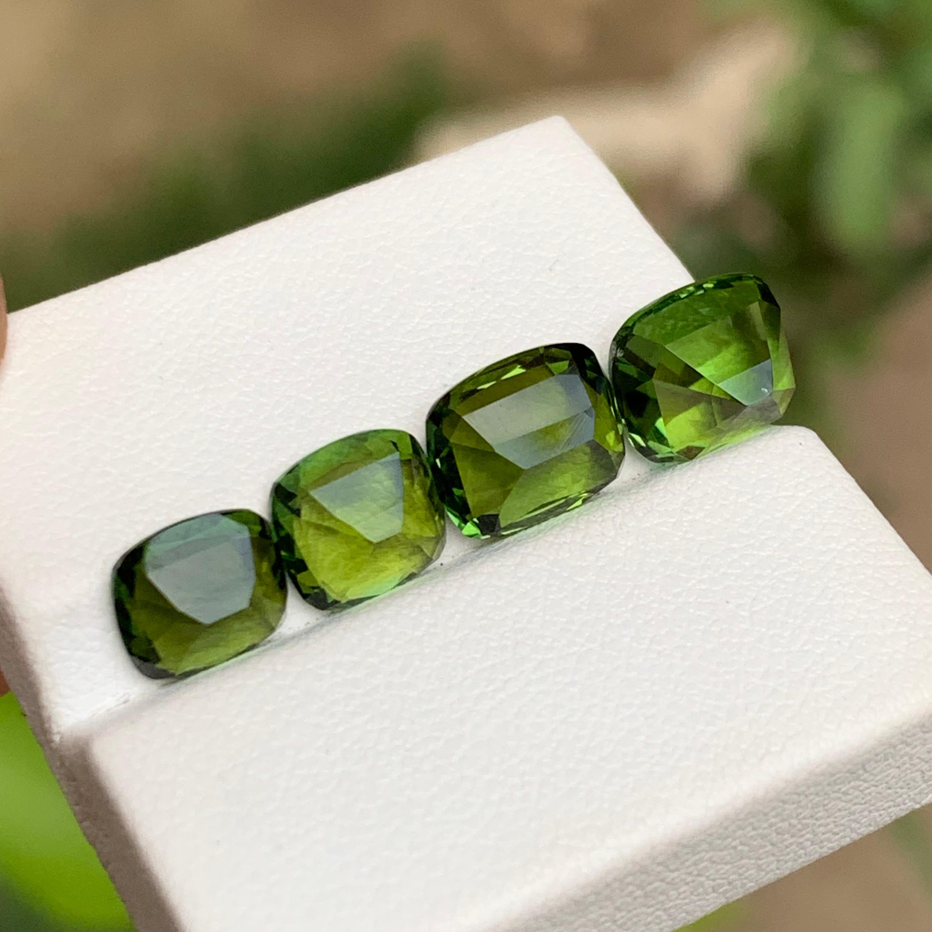 Pierres précieuses de tourmaline naturelle vert profond olive vert sous-ton Lot 8,55 carats Neuf - En vente à Peshawar, PK