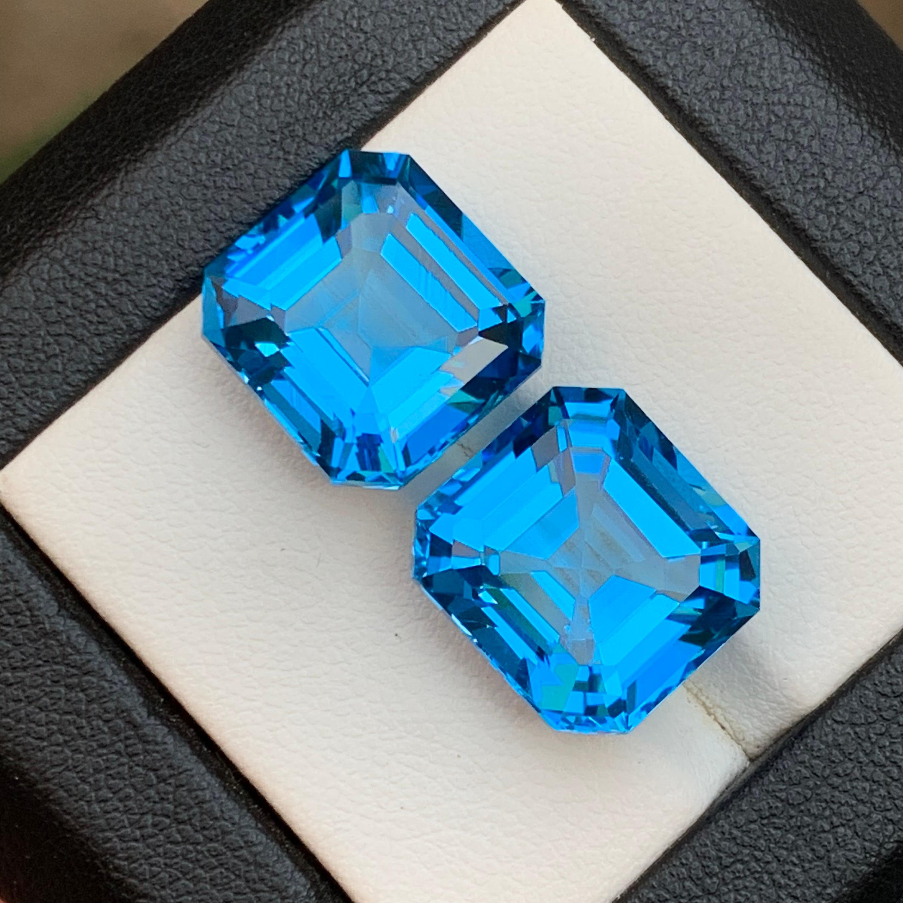 Moderno Topazio svizzero blu elettrico ricco 28,92 carati Nature Gemma sciolta Coppia Taglio Asscher in vendita