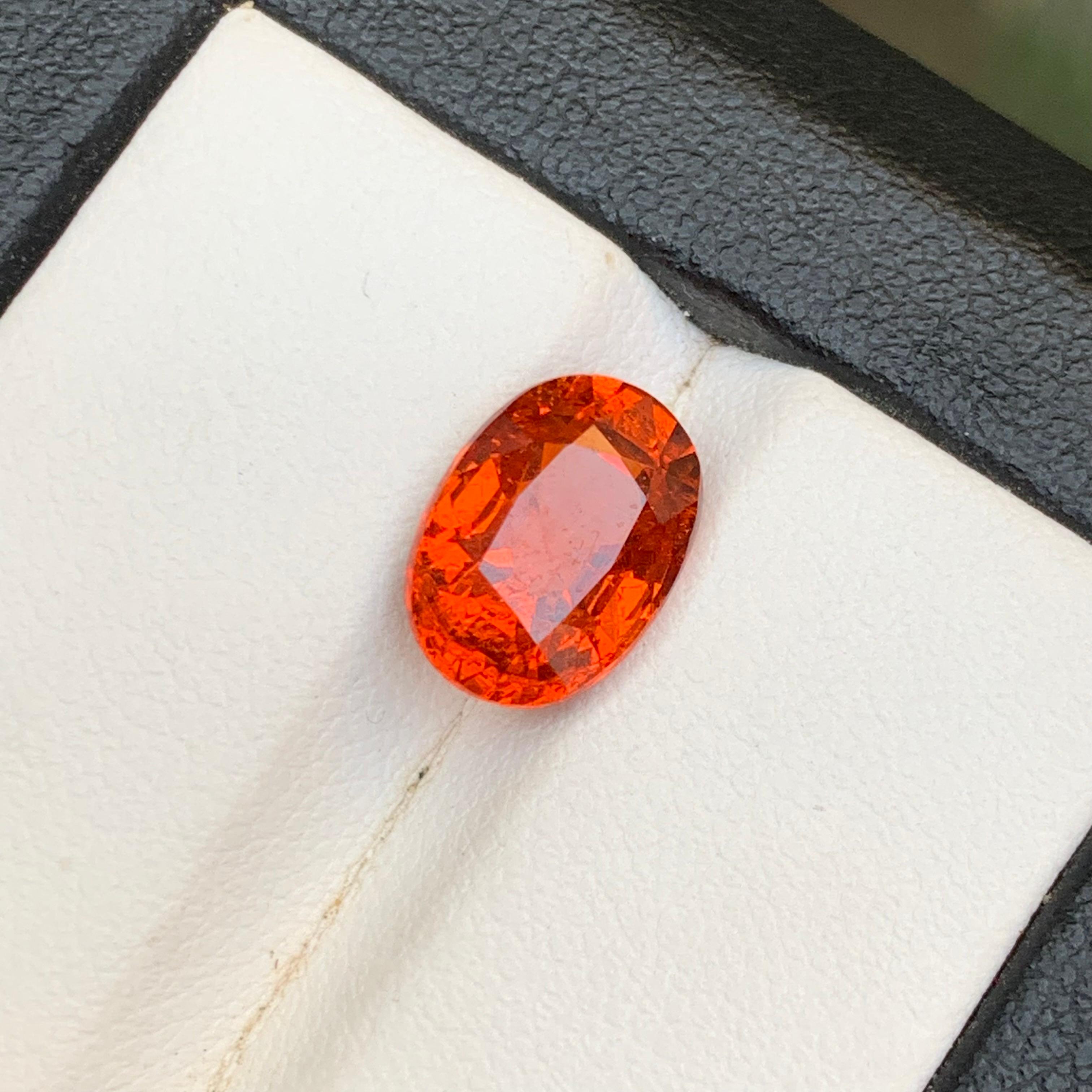 Taglio ovale Spessartite/Spessartina/Granato mandarino arancione ricco Fanta 4,38 Ct Gemma sciolta in vendita