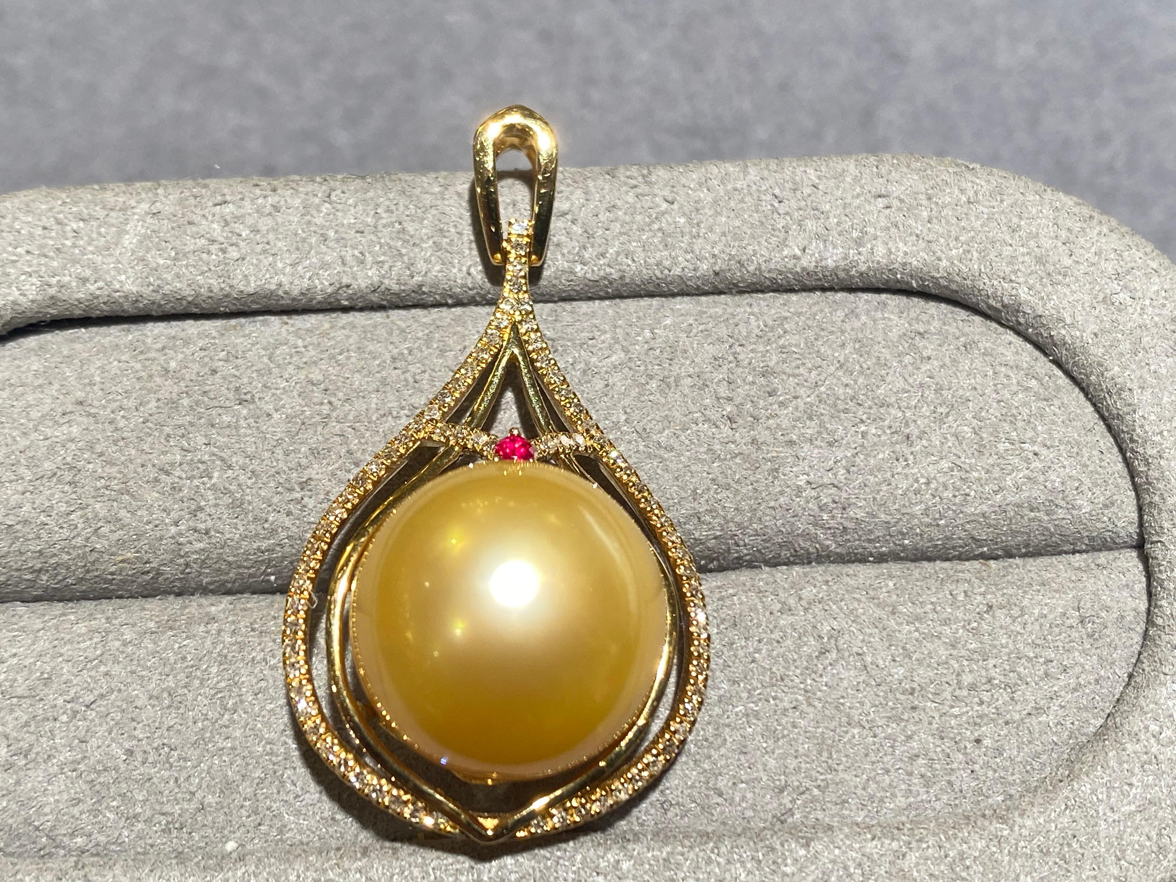 A 14.1 mm rich golden colour south sea pearl and diamond in 18k yellow gold. The pendant design resemble a rain drop with a bale on top. The south sea pearl is set at the bottom of the pendant and the peripheral of the pendant is surrounded by
