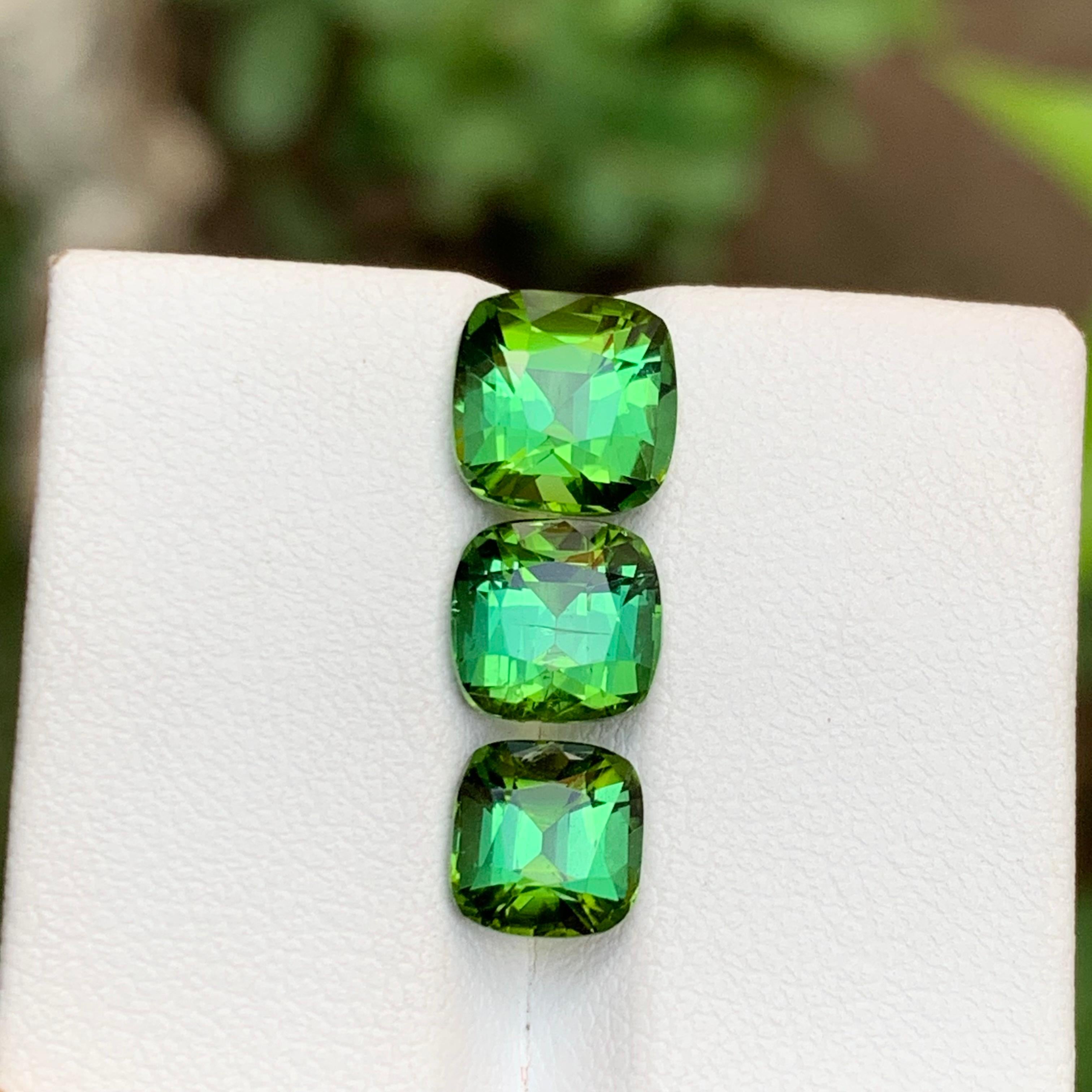 Rich Green Bluish Hue natürlicher Turmalin Edelsteine 6,05 Karat im Kissenschliff  Schmuck im Zustand „Neu“ im Angebot in Peshawar, PK