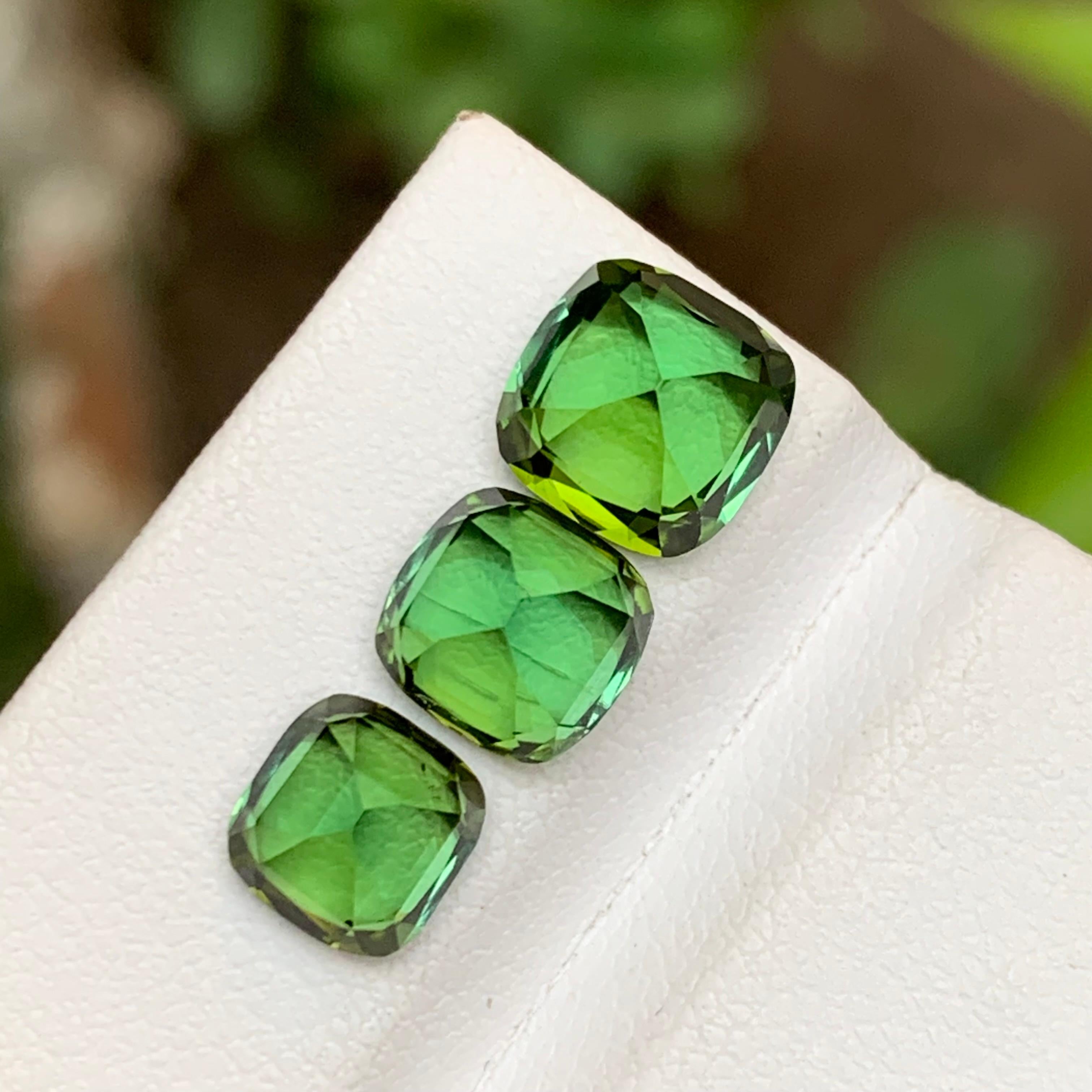 Rich Green Bluish Hue natürlicher Turmalin Edelsteine 6,05 Karat im Kissenschliff  Schmuck für Damen oder Herren im Angebot