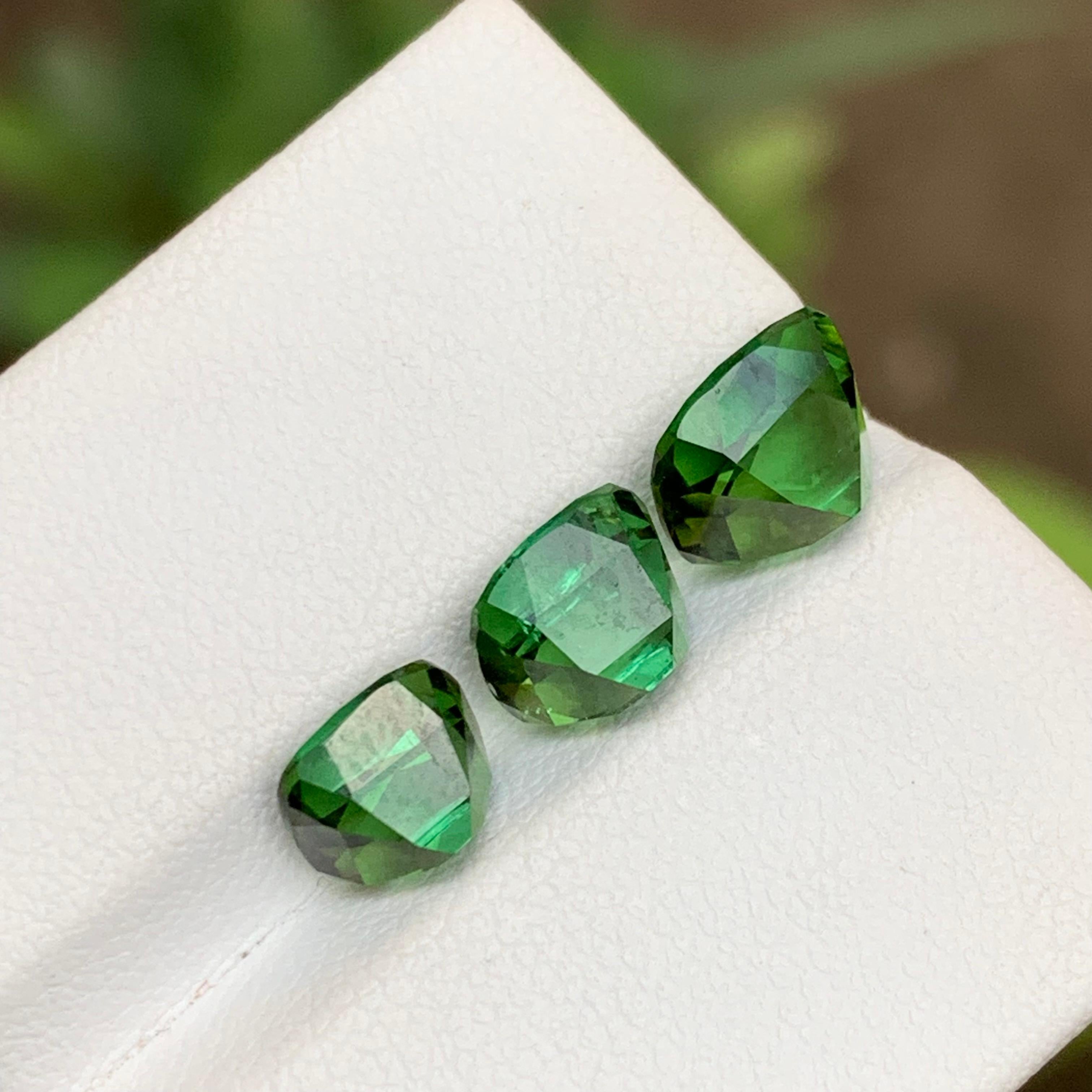 Rich Green Bluish Hue natürlicher Turmalin Edelsteine 6,05 Karat im Kissenschliff  Schmuck im Angebot 2