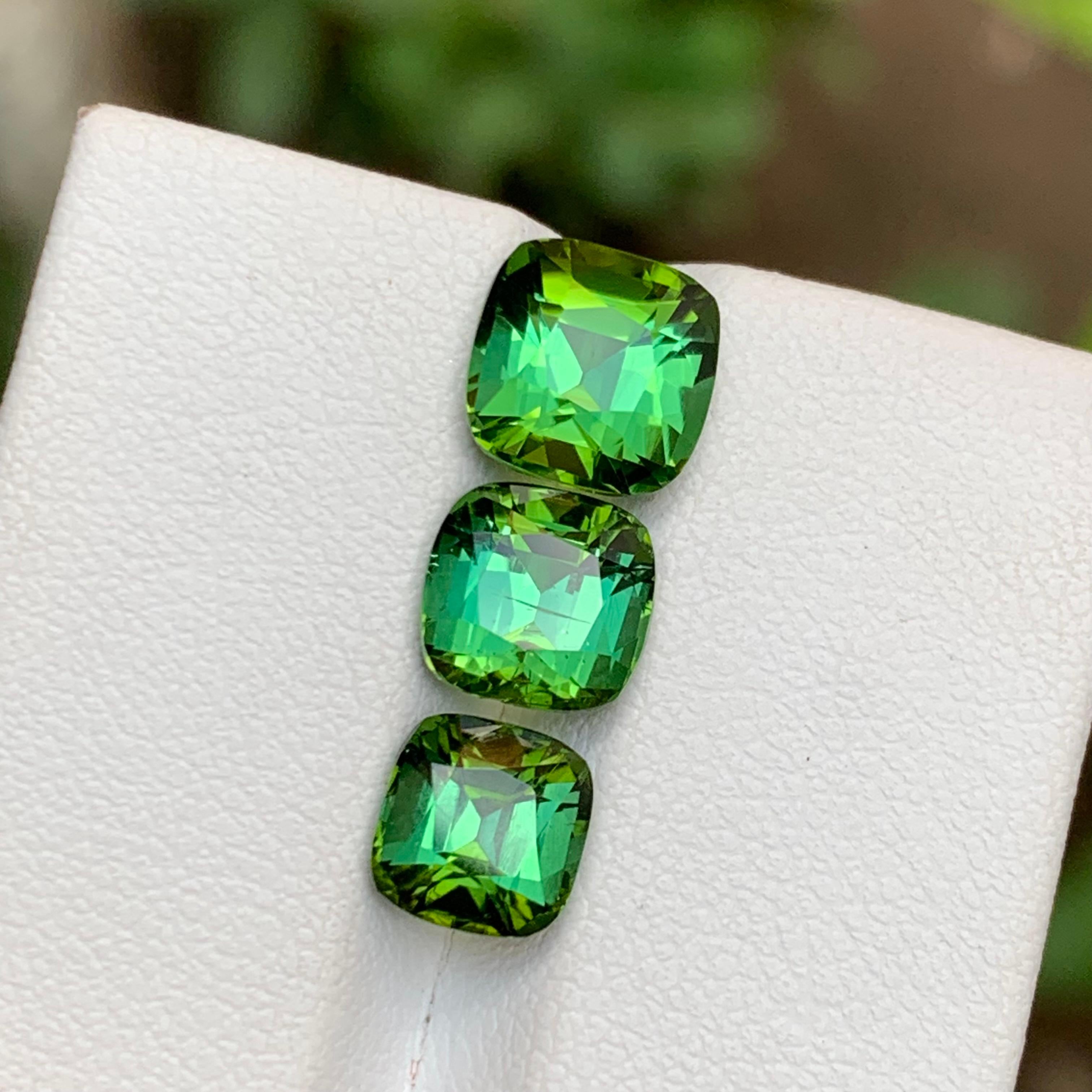 Rich Green Bluish Hue natürlicher Turmalin Edelsteine 6,05 Karat im Kissenschliff  Schmuck im Angebot 3