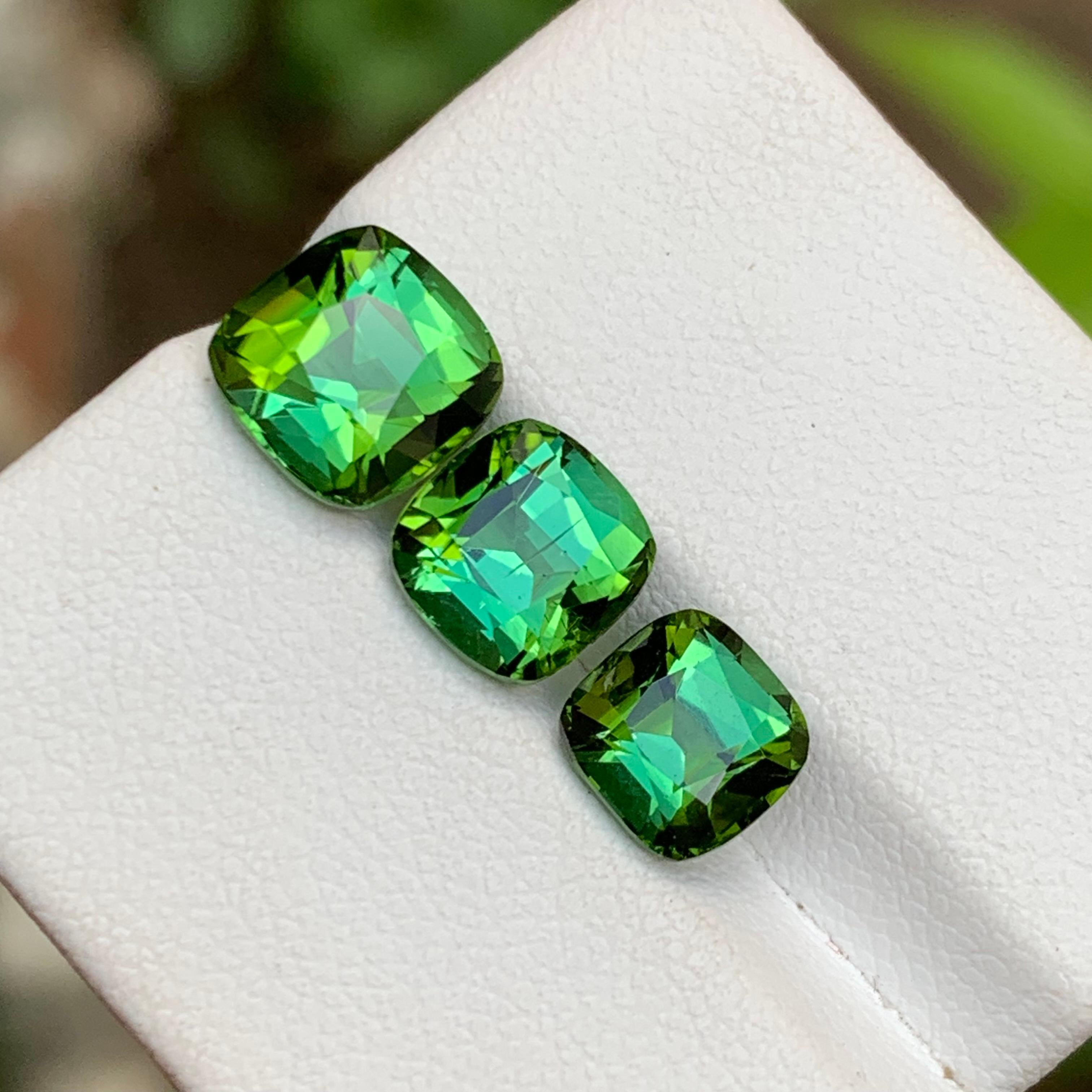 Rich Green Bluish Hue natürlicher Turmalin Edelsteine 6,05 Karat im Kissenschliff  Schmuck im Angebot 4
