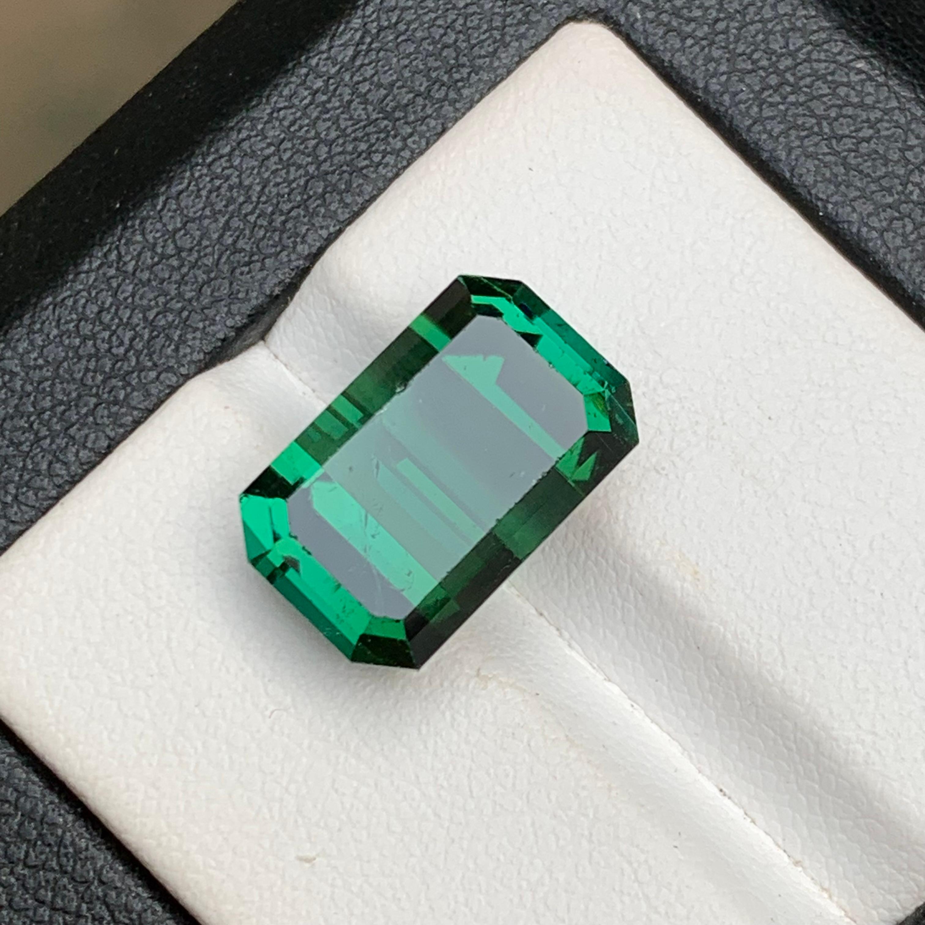 Pendentif en tourmaline naturelle d'un vert riche et d'une teinte bleutée, taille émeraude 10,30 carats en vente 4
