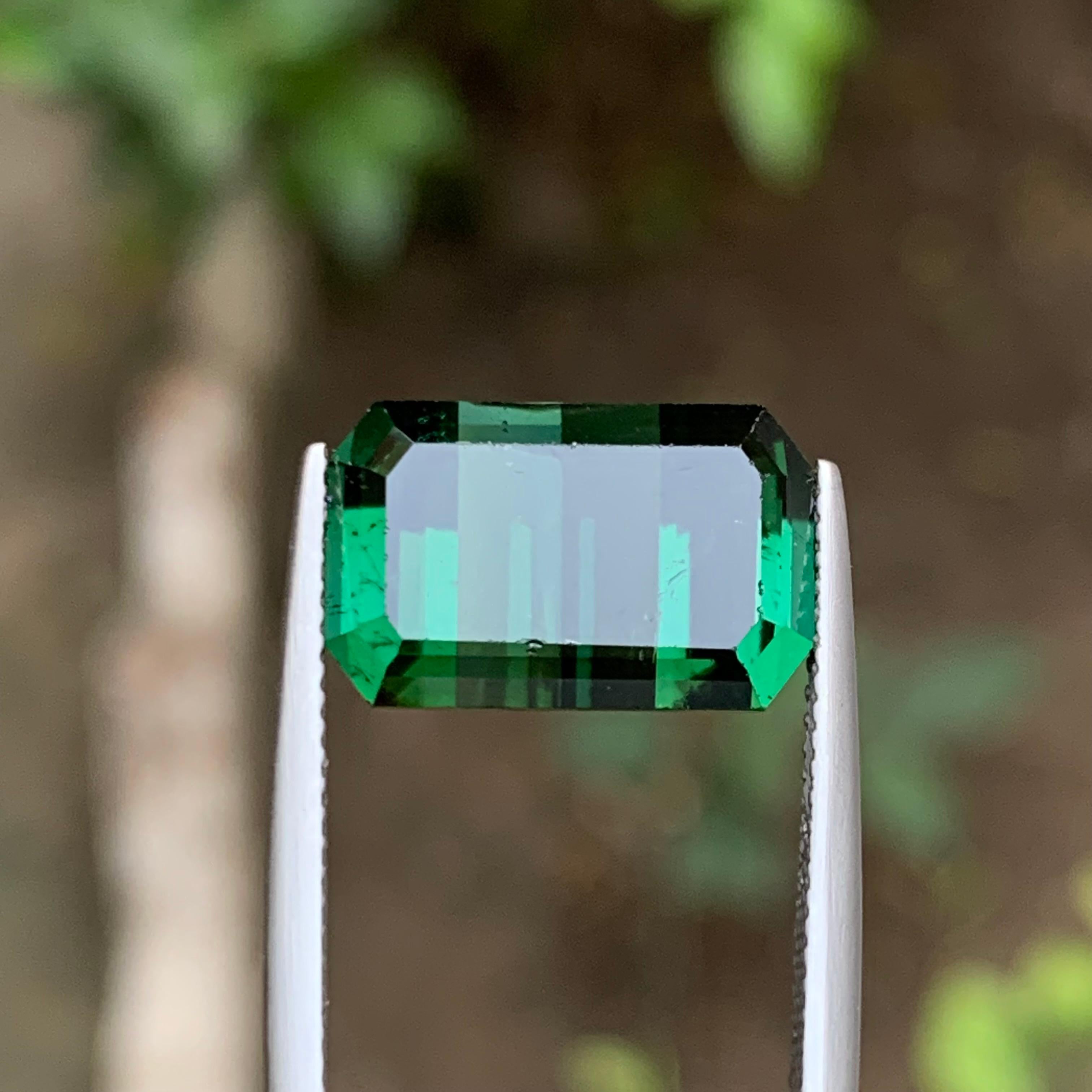 Pendentif en tourmaline naturelle d'un vert riche et d'une teinte bleutée, taille émeraude 10,30 carats en vente 5