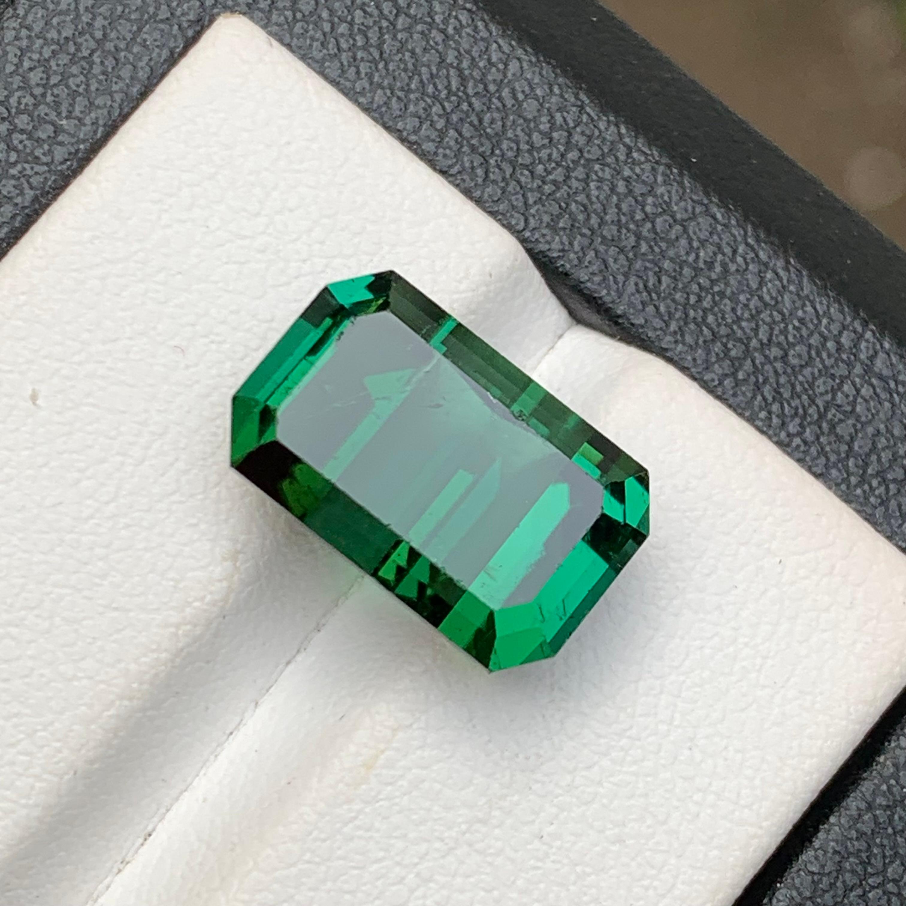 Pendentif en tourmaline naturelle d'un vert riche et d'une teinte bleutée, taille émeraude 10,30 carats en vente 6