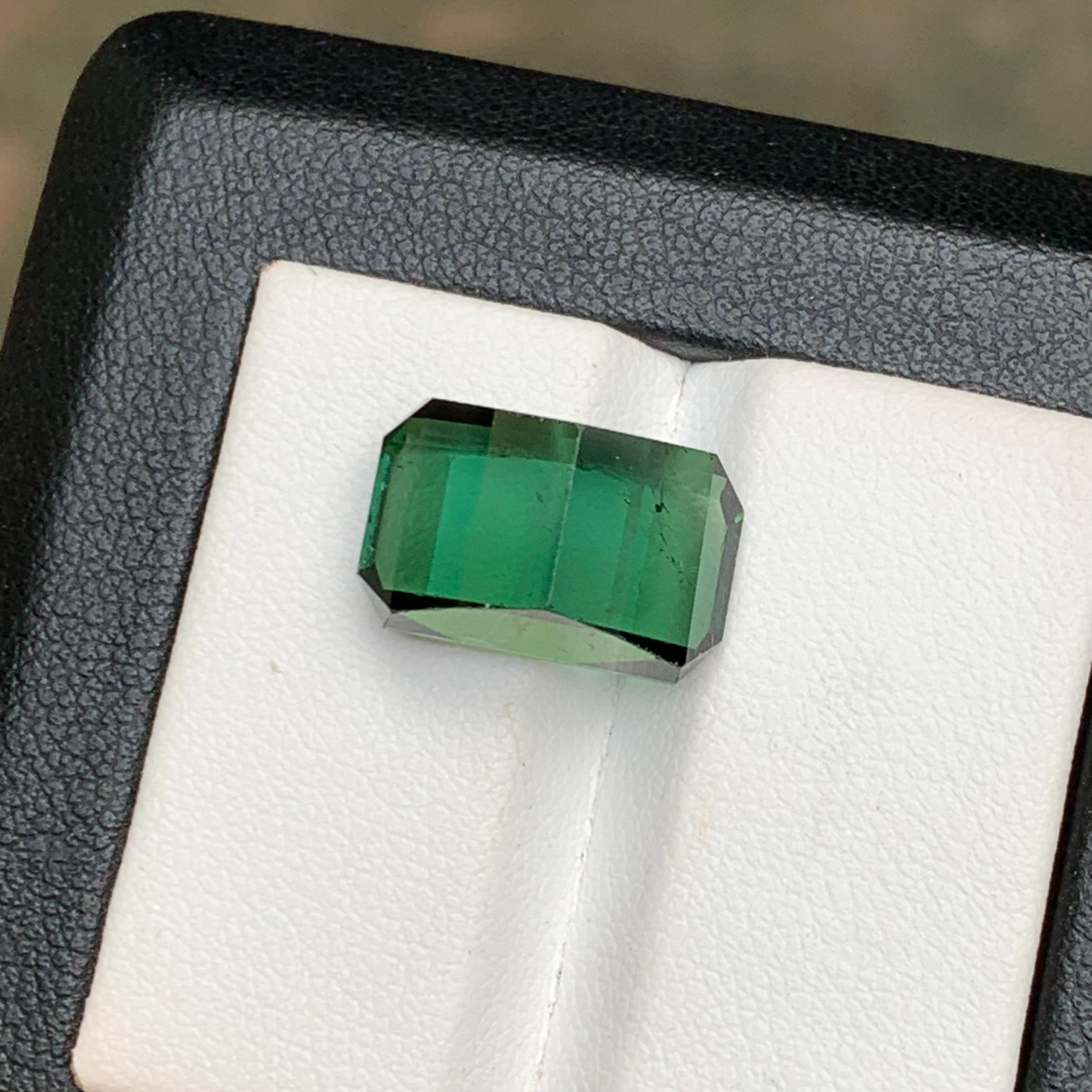 Pendentif en tourmaline naturelle d'un vert riche et d'une teinte bleutée, taille émeraude 10,30 carats en vente 3