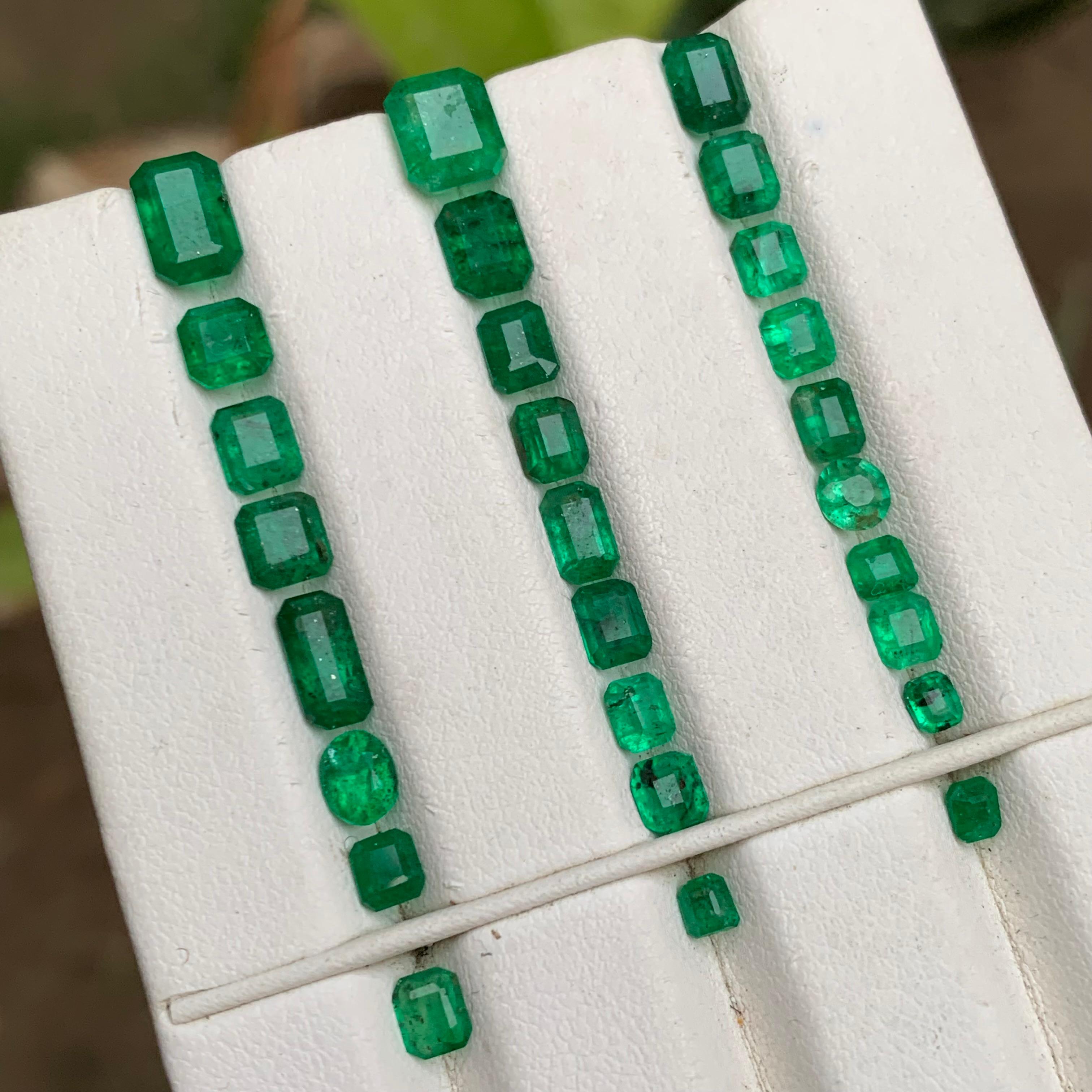 Rich Green Emerald 12.18 Ct Natural Loose Gemstones Jewelry Size Lot from Swat For Sale 4