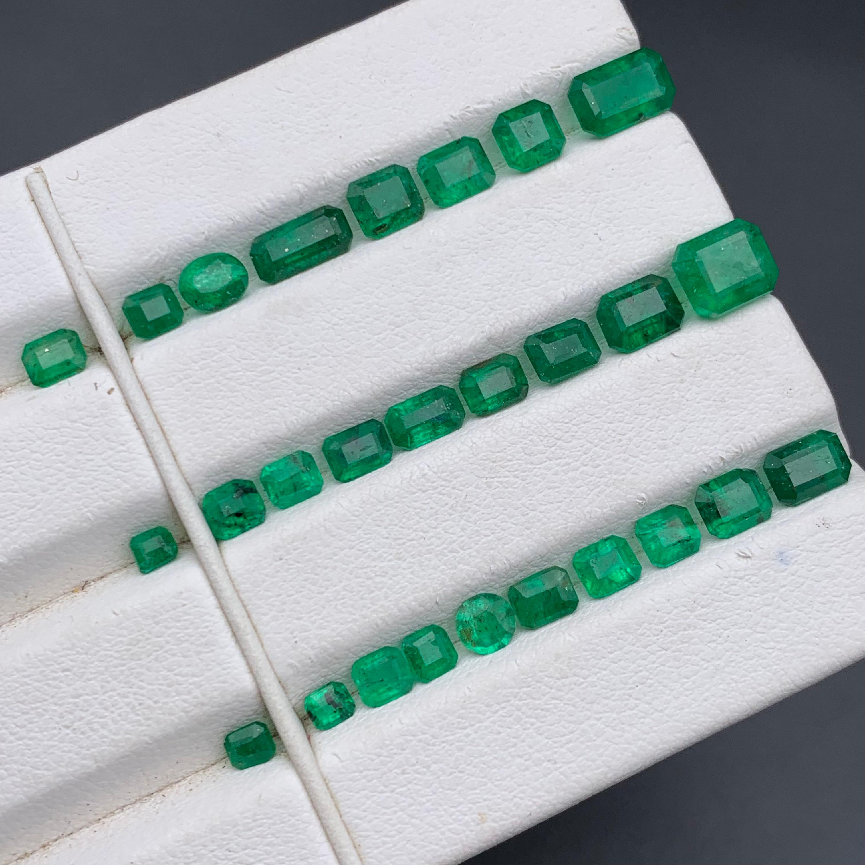 Rich Green Emerald 12.18 Ct Natural Loose Gemstones Jewelry Size Lot from Swat For Sale 5