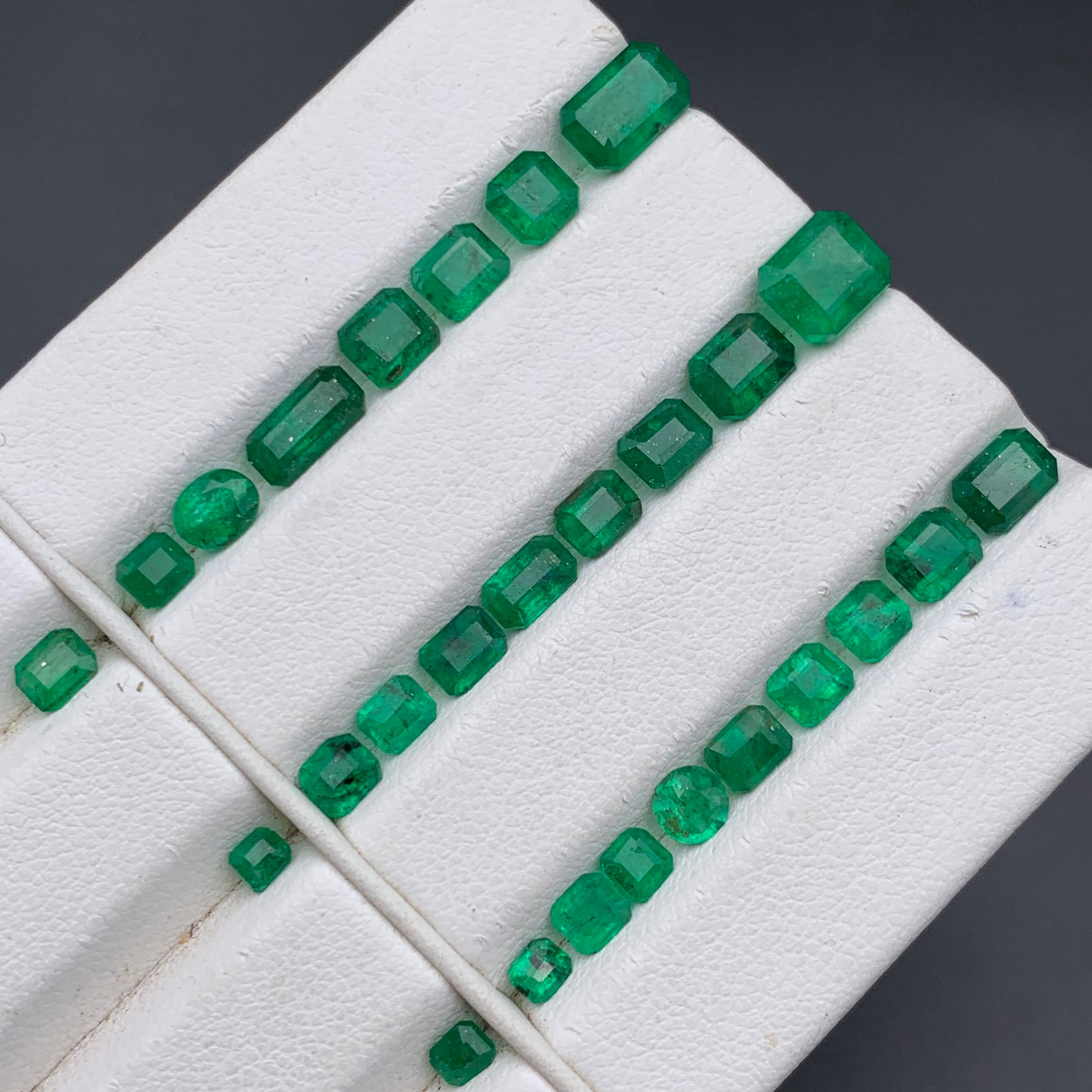 Rich Green Emerald 12.18 Ct Natural Loose Gemstones Jewelry Size Lot from Swat For Sale 6