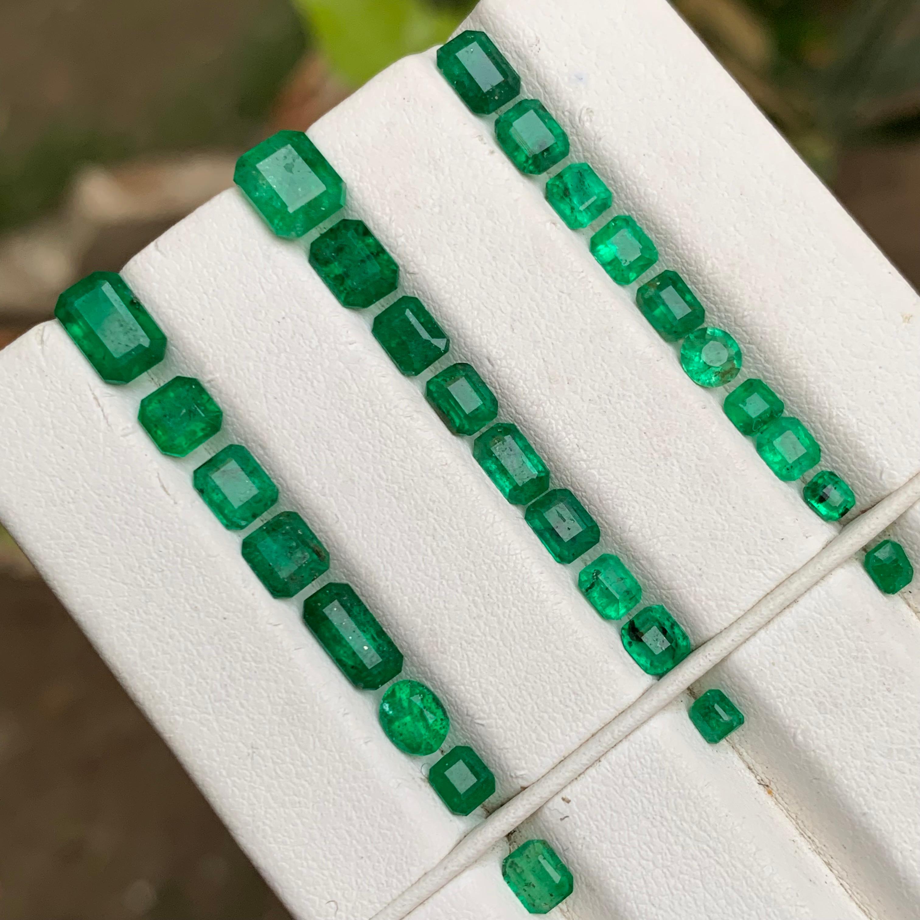 Contemporary Rich Green Emerald 12.18 Ct Natural Loose Gemstones Jewelry Size Lot from Swat For Sale