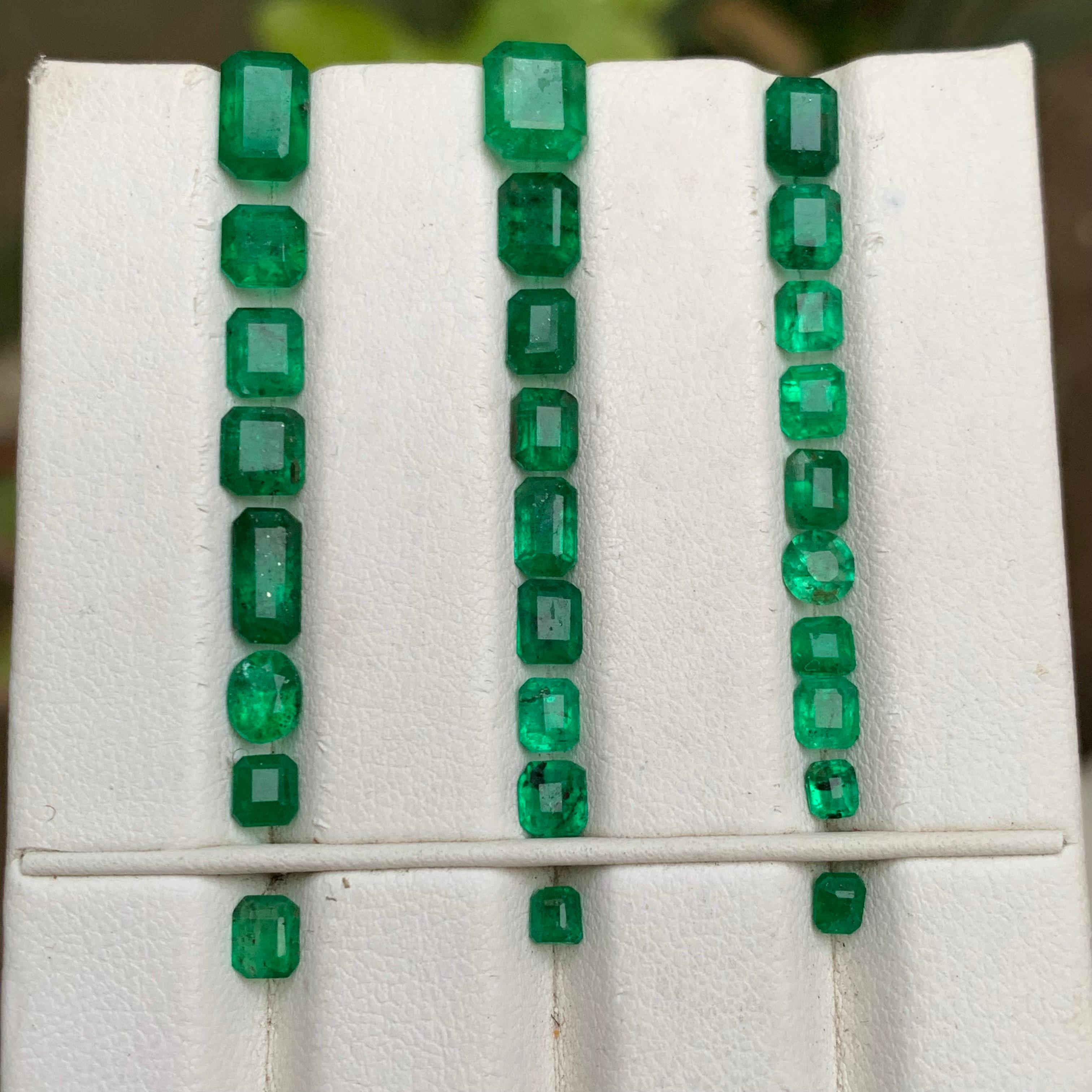 Rich Green Emerald 12.18 Ct Natural Loose Gemstones Jewelry Size Lot from Swat In New Condition For Sale In Peshawar, PK