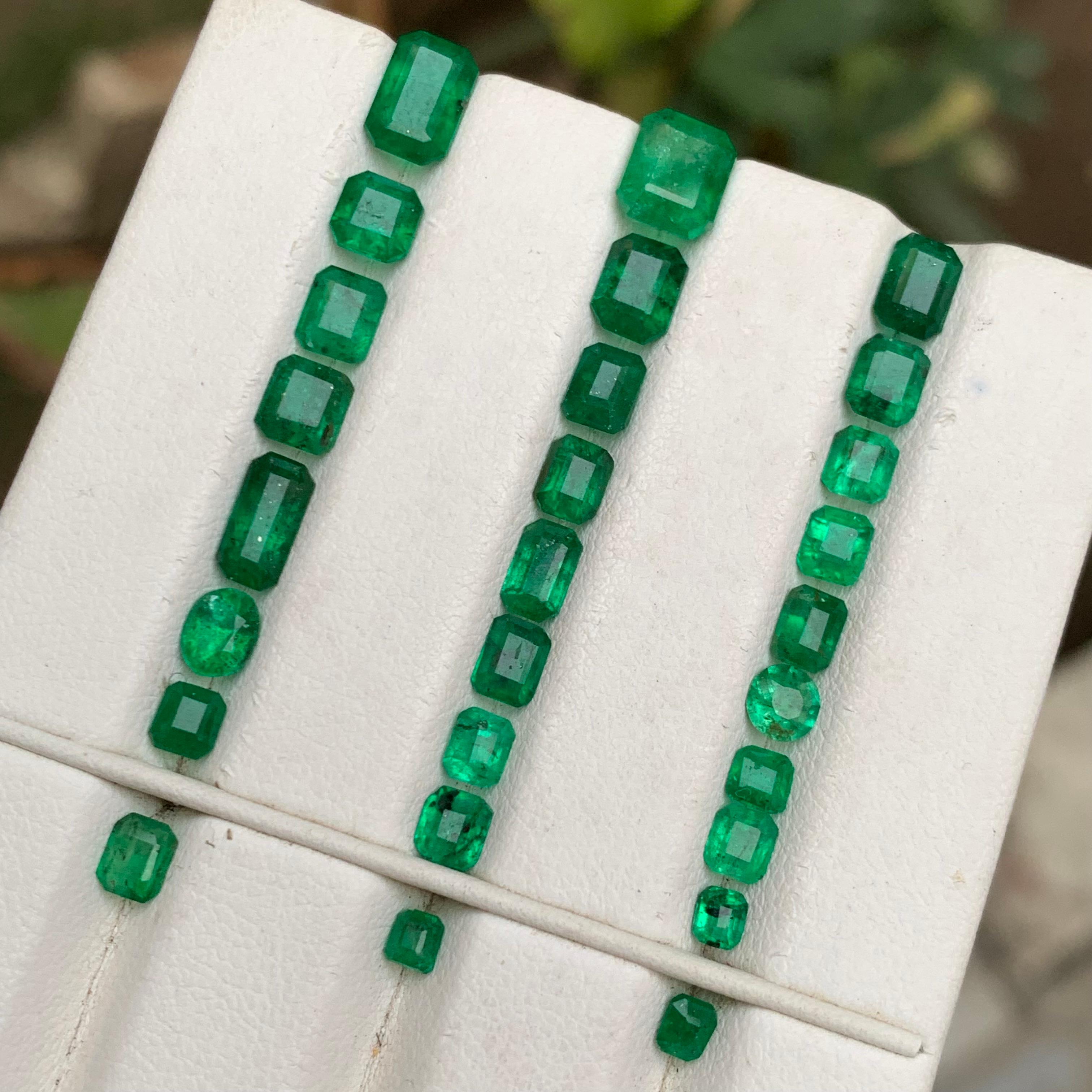 Rich Green Emerald 12.18 Ct Natural Loose Gemstones Jewelry Size Lot from Swat For Sale 1