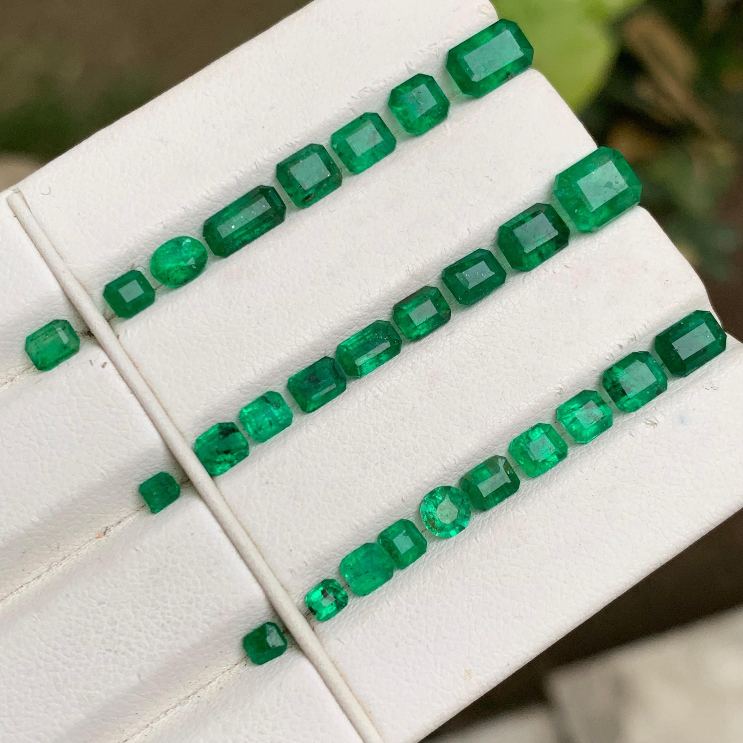 Rich Green Emerald 12.18 Ct Natural Loose Gemstones Jewelry Size Lot from Swat For Sale 3