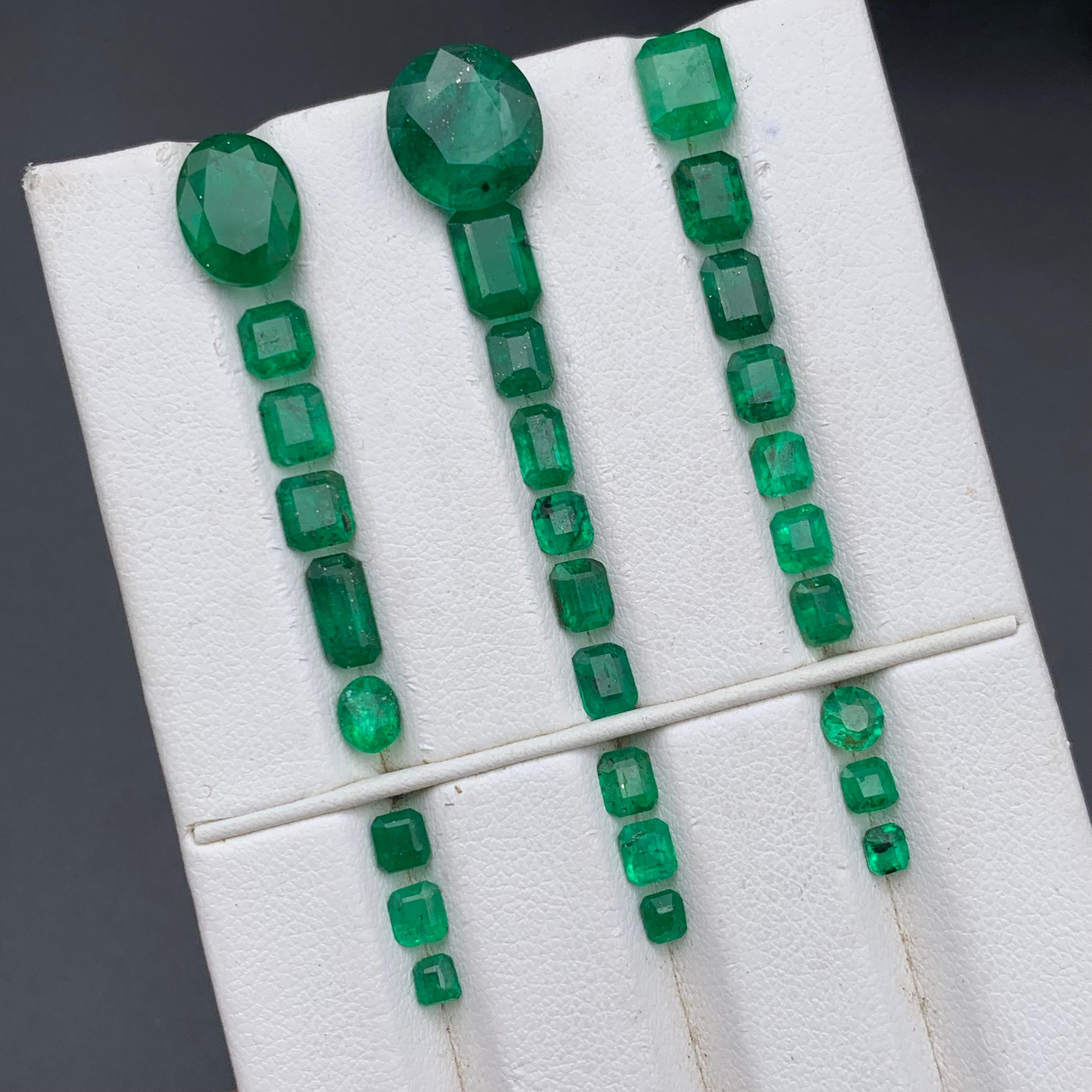 Esmeralda verde rica 18,67 ct Lote de piedras sueltas naturales tamaño joya de Swat en venta 4