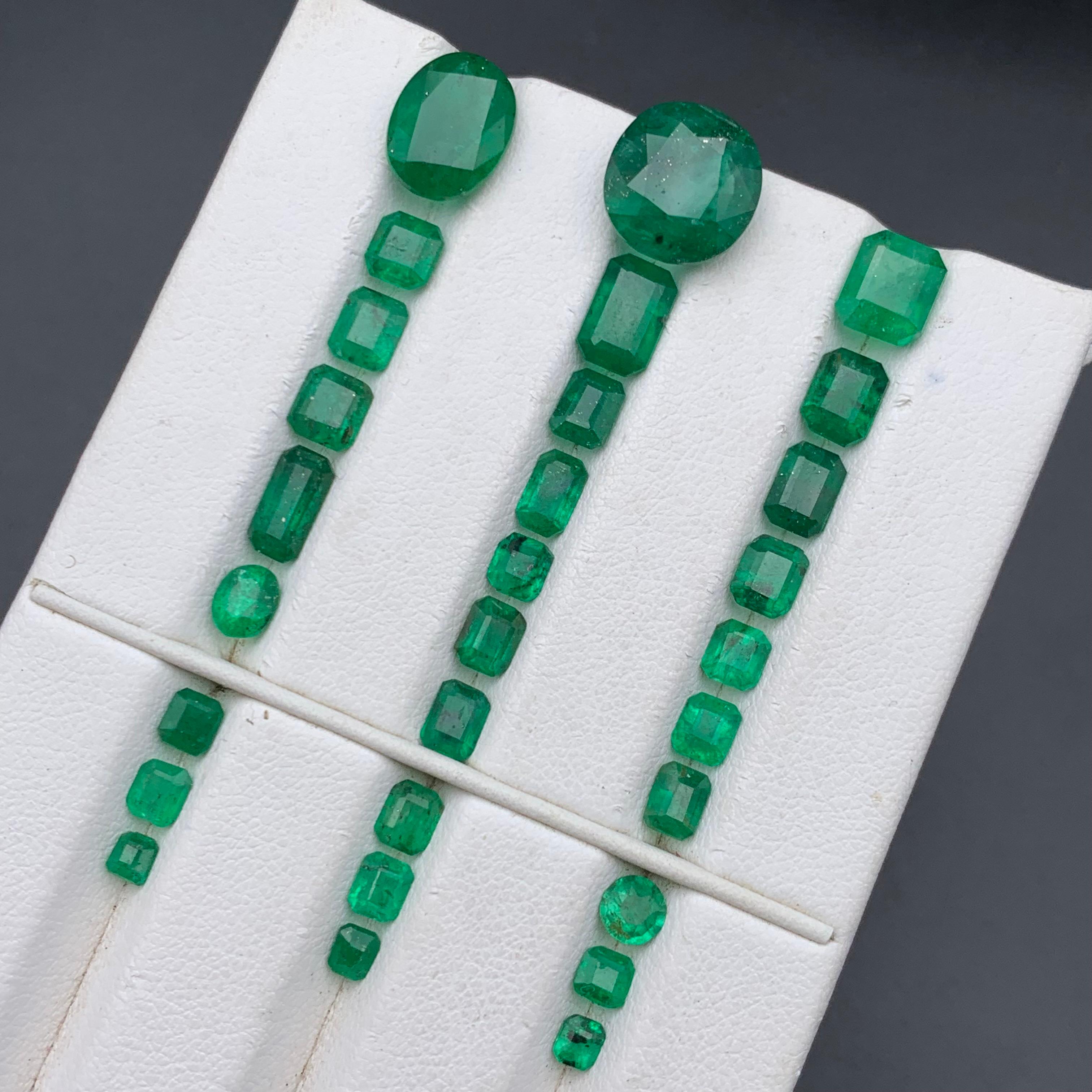 Lote de piedras sueltas de esmeralda natural verde intenso para anillos, pendientes, collares, colgantes, pulseras o cualquier otro tipo de joyería ¡¡¡Esmeralda y ovoide talladas en Swat, Pakistán!!!

💎 TIPO DE PIEDRA PRECIOSA: Esmeralda
⚖️ PESO: