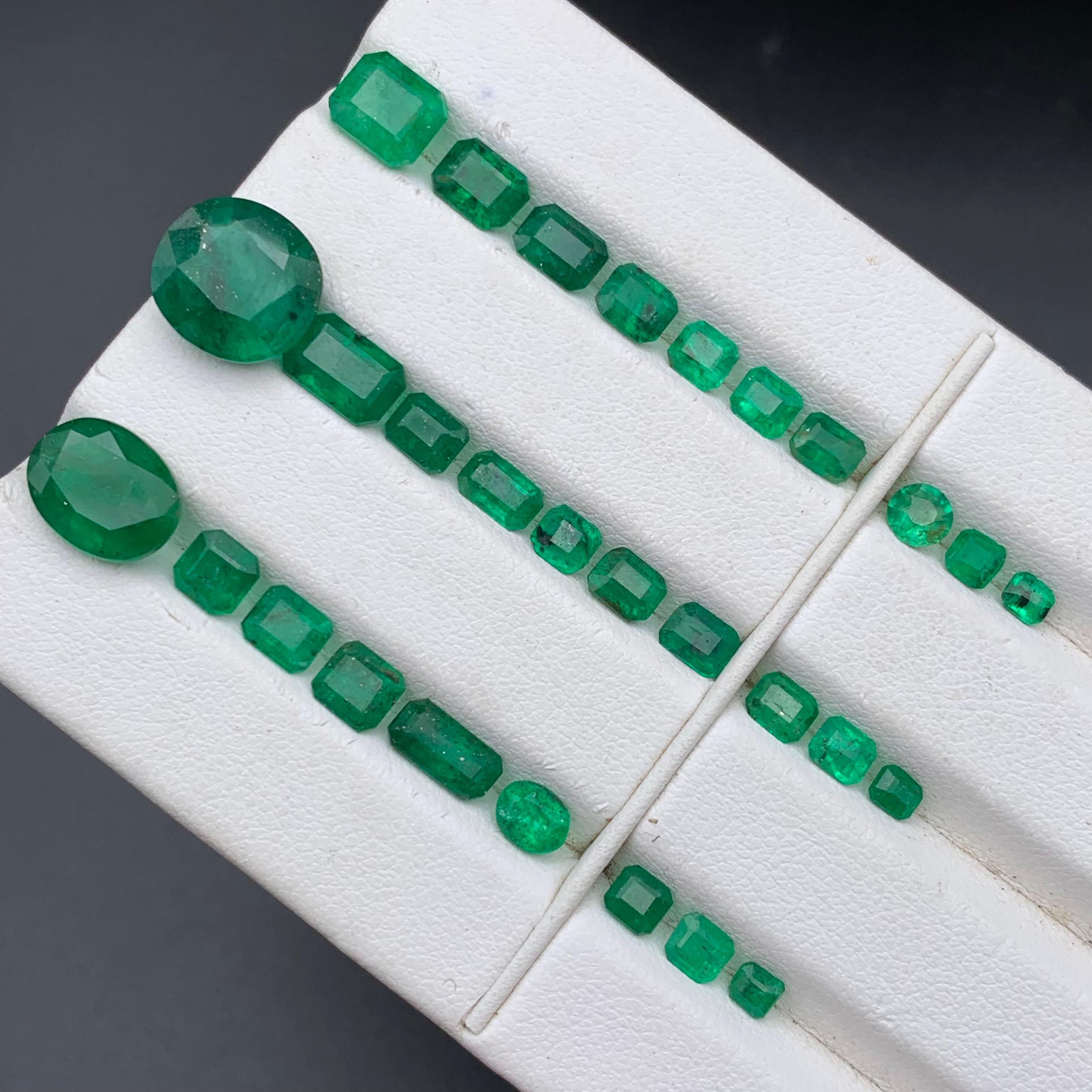 Esmeralda verde rica 18,67 ct Lote de piedras sueltas naturales tamaño joya de Swat Contemporáneo en venta