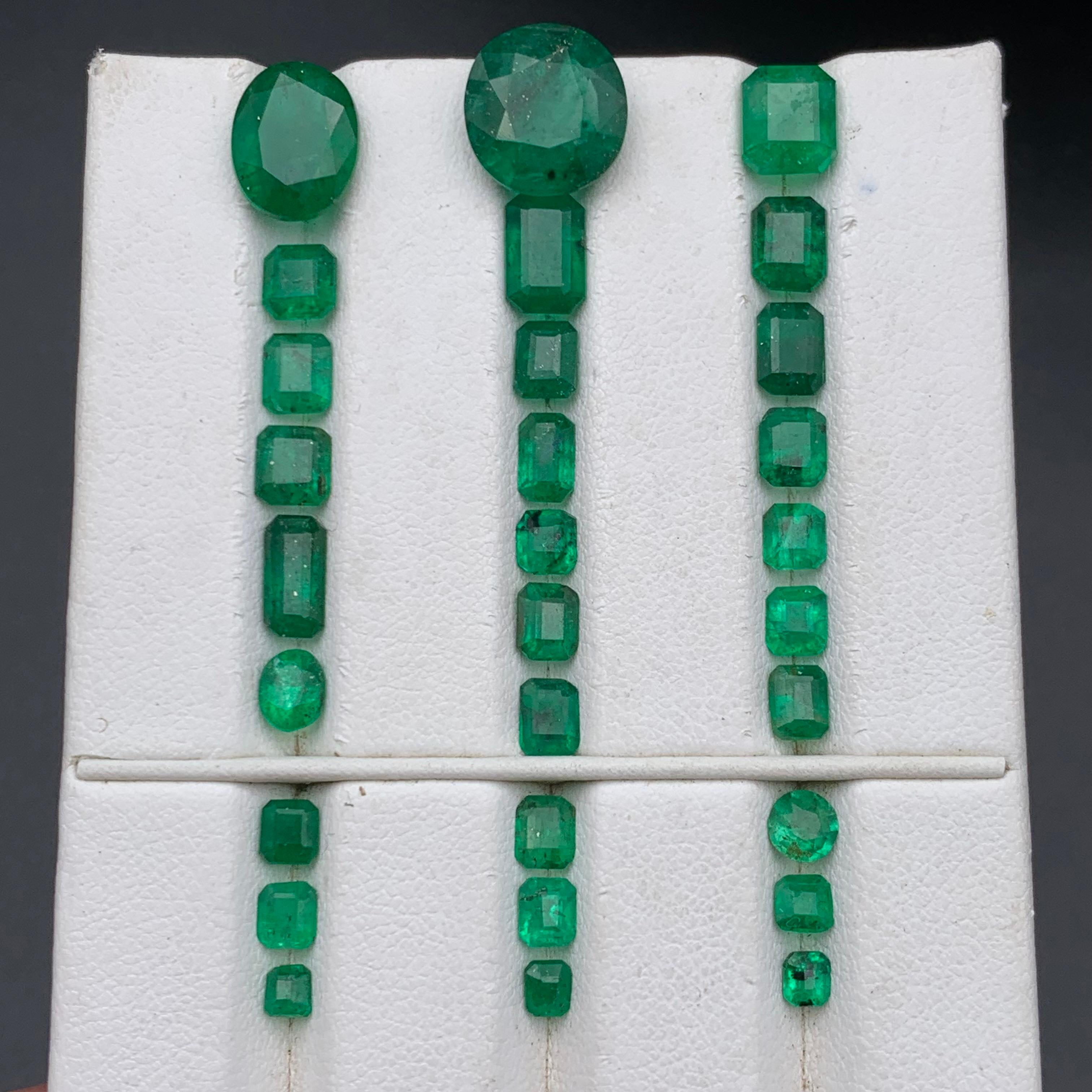 Esmeralda verde rica 18,67 ct Lote de piedras sueltas naturales tamaño joya de Swat Corte esmeralda en venta