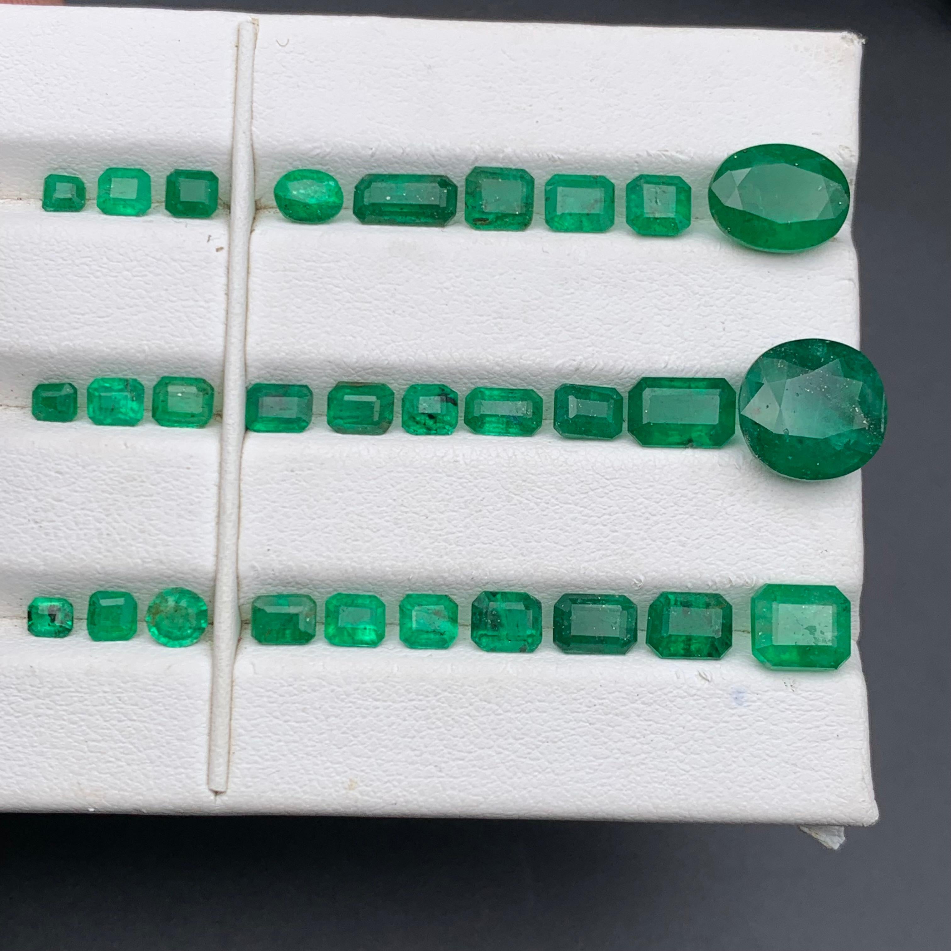 Femenino o masculino Esmeralda verde rica 18,67 ct Lote de piedras sueltas naturales tamaño joya de Swat en venta