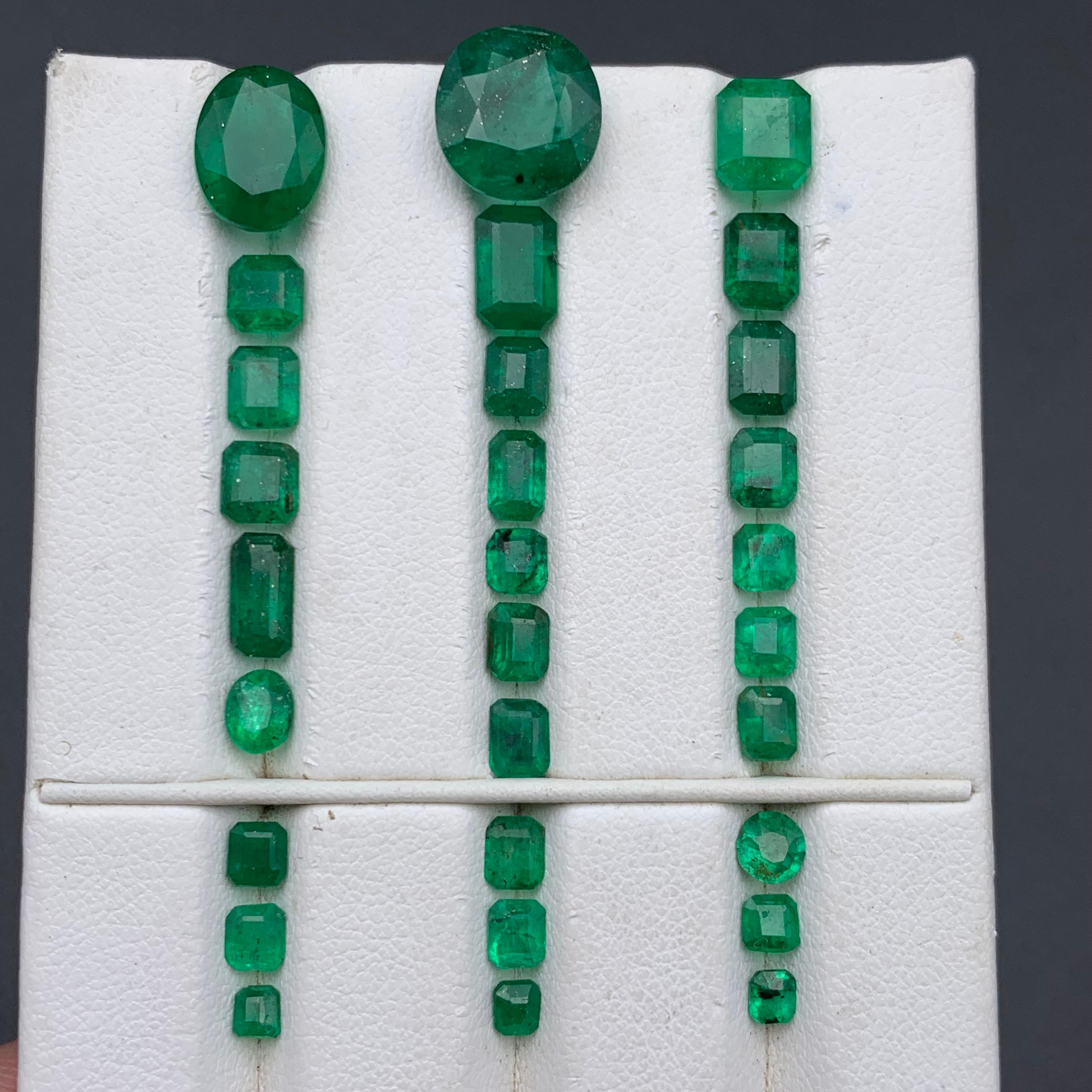Esmeralda verde rica 18,67 ct Lote de piedras sueltas naturales tamaño joya de Swat en venta 1