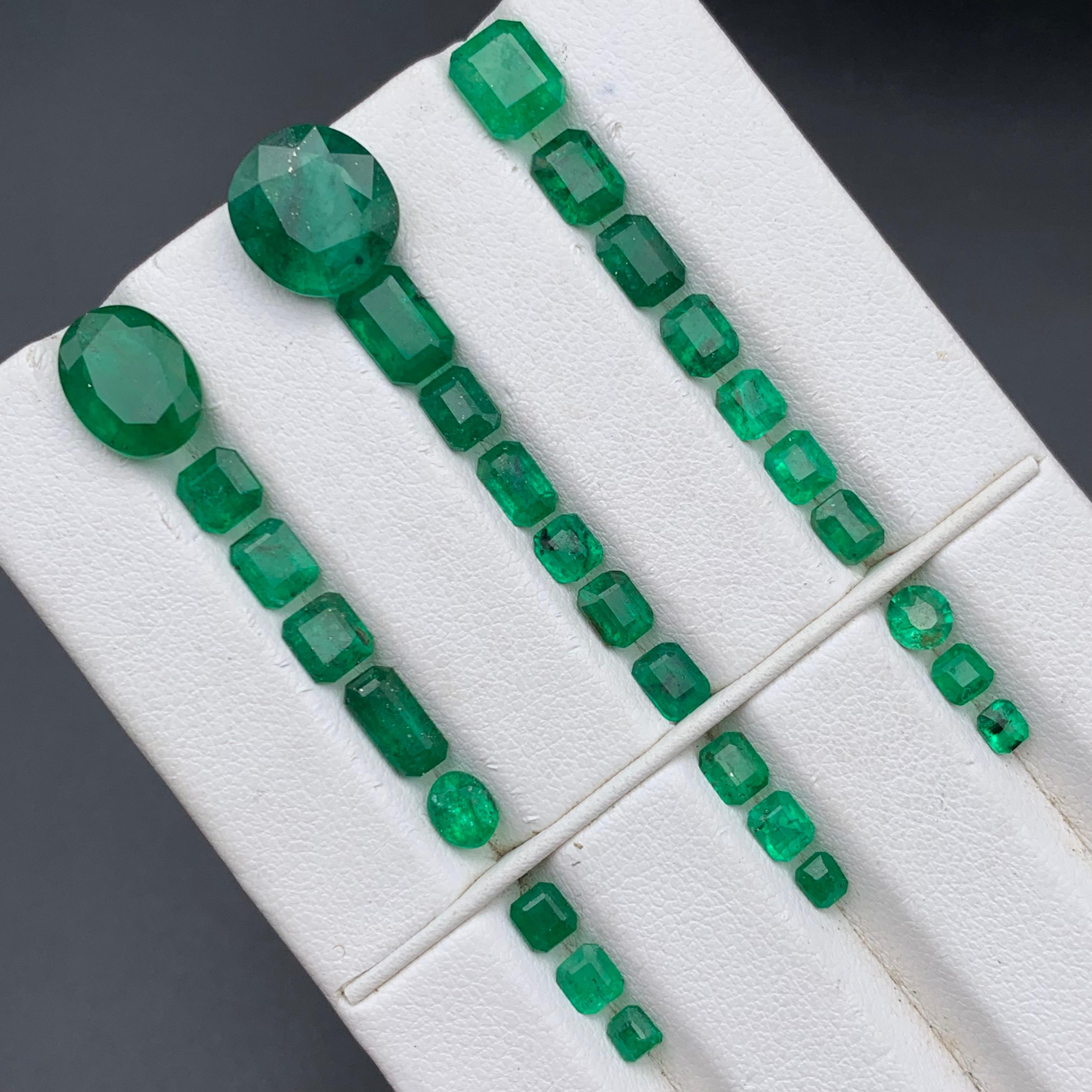 Esmeralda verde rica 18,67 ct Lote de piedras sueltas naturales tamaño joya de Swat en venta 2