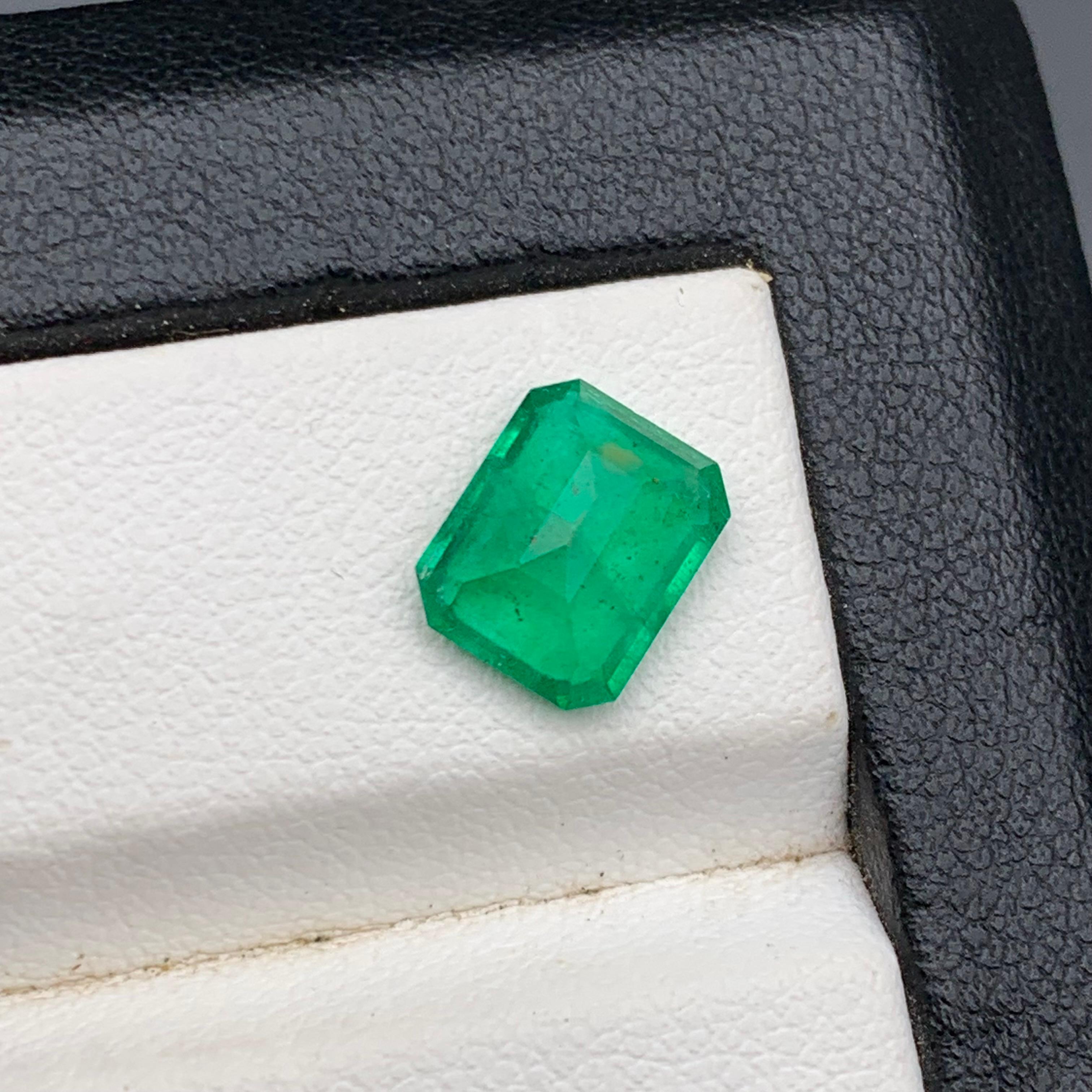 Rich Green Emerald Natural Loose Gemstone 1.84 Ct Emerald Cut-for Ring Jewelry In condizioni Nuovo in vendita a Peshawar, PK