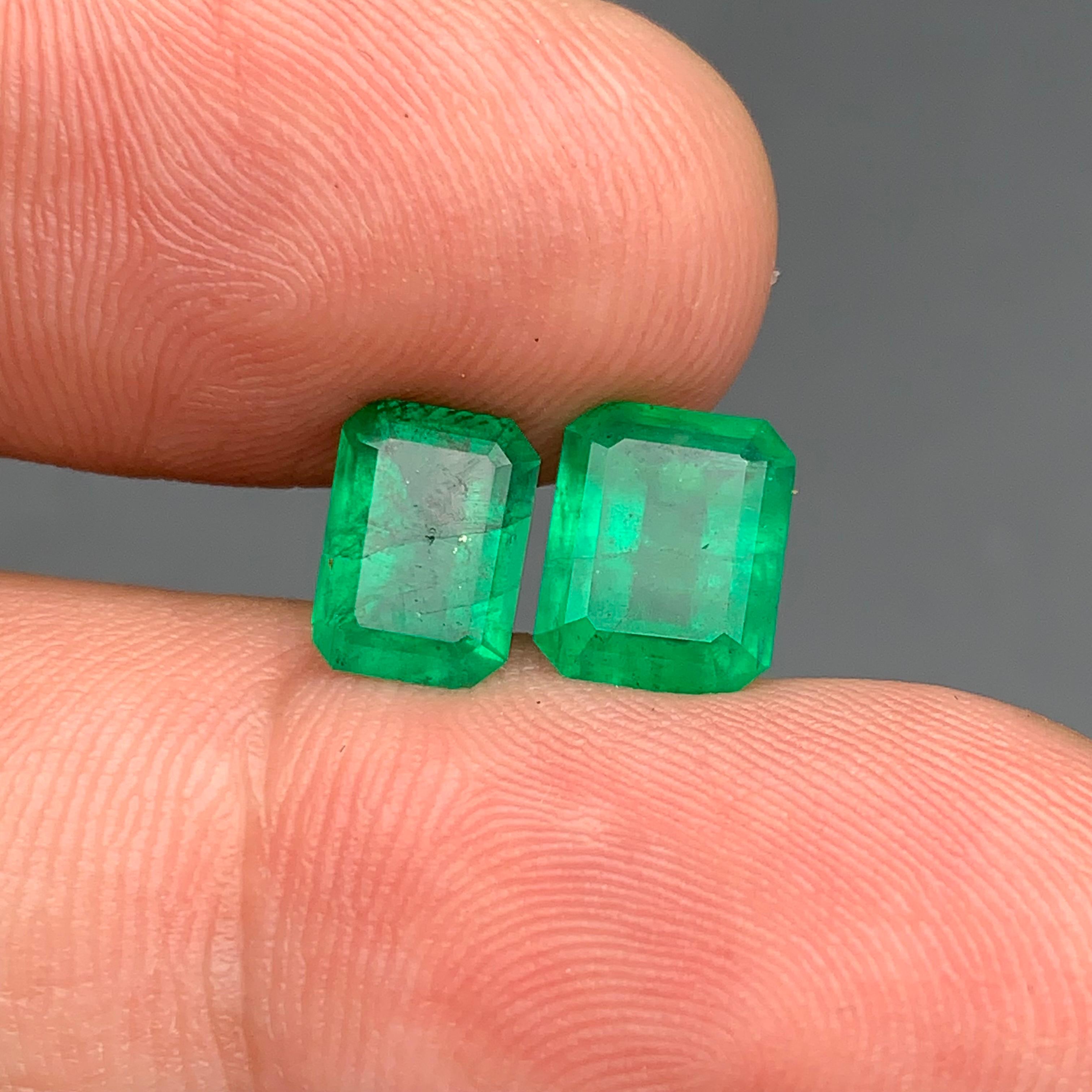 Contemporaneo Gemme sfuse naturali di smeraldo verde ricco 3,28 carati di smeraldo tagliato per anello Gioielli in vendita