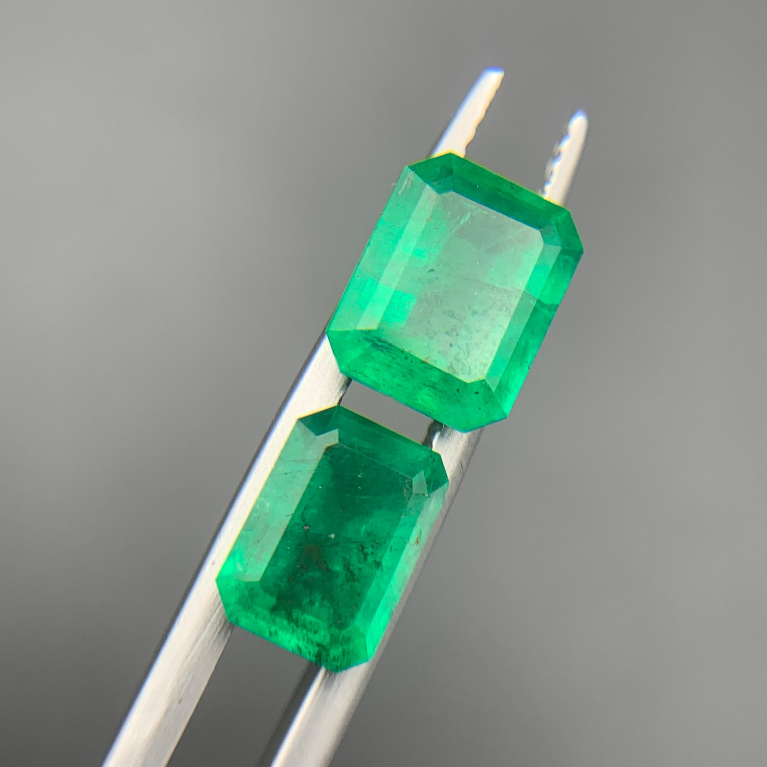 Gemme sfuse naturali di smeraldo verde ricco 3,28 carati di smeraldo tagliato per anello Gioielli in vendita 1
