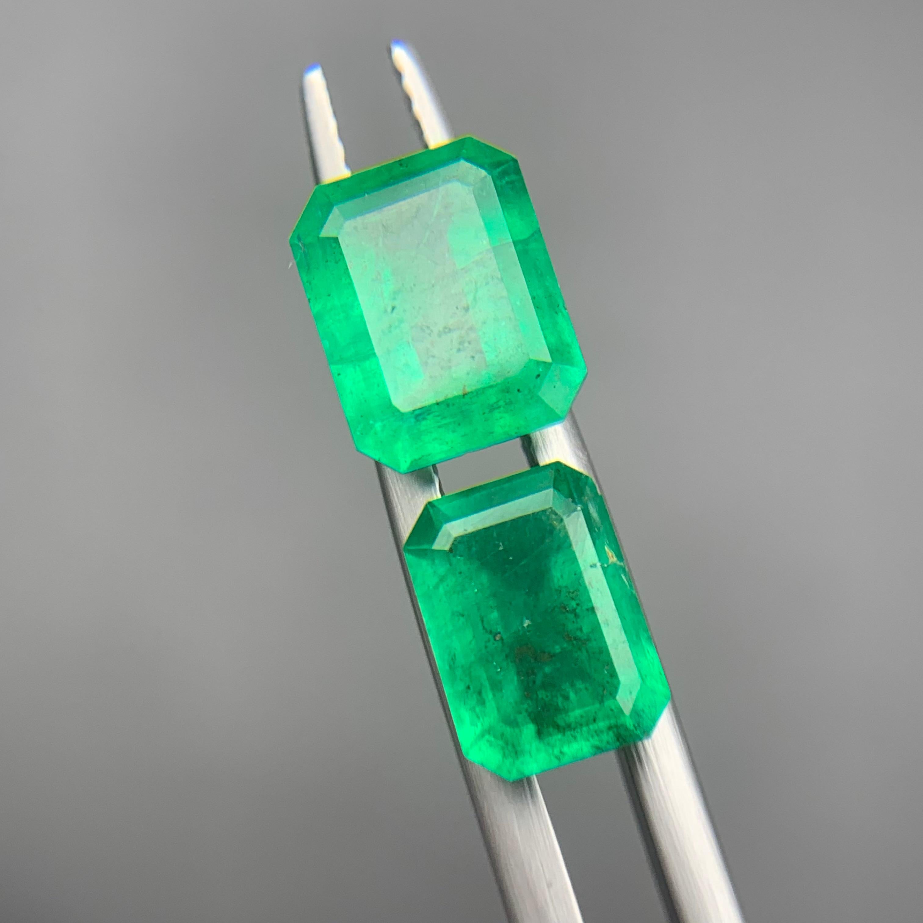 Gemme sfuse naturali di smeraldo verde ricco 3,28 carati di smeraldo tagliato per anello Gioielli in vendita 3