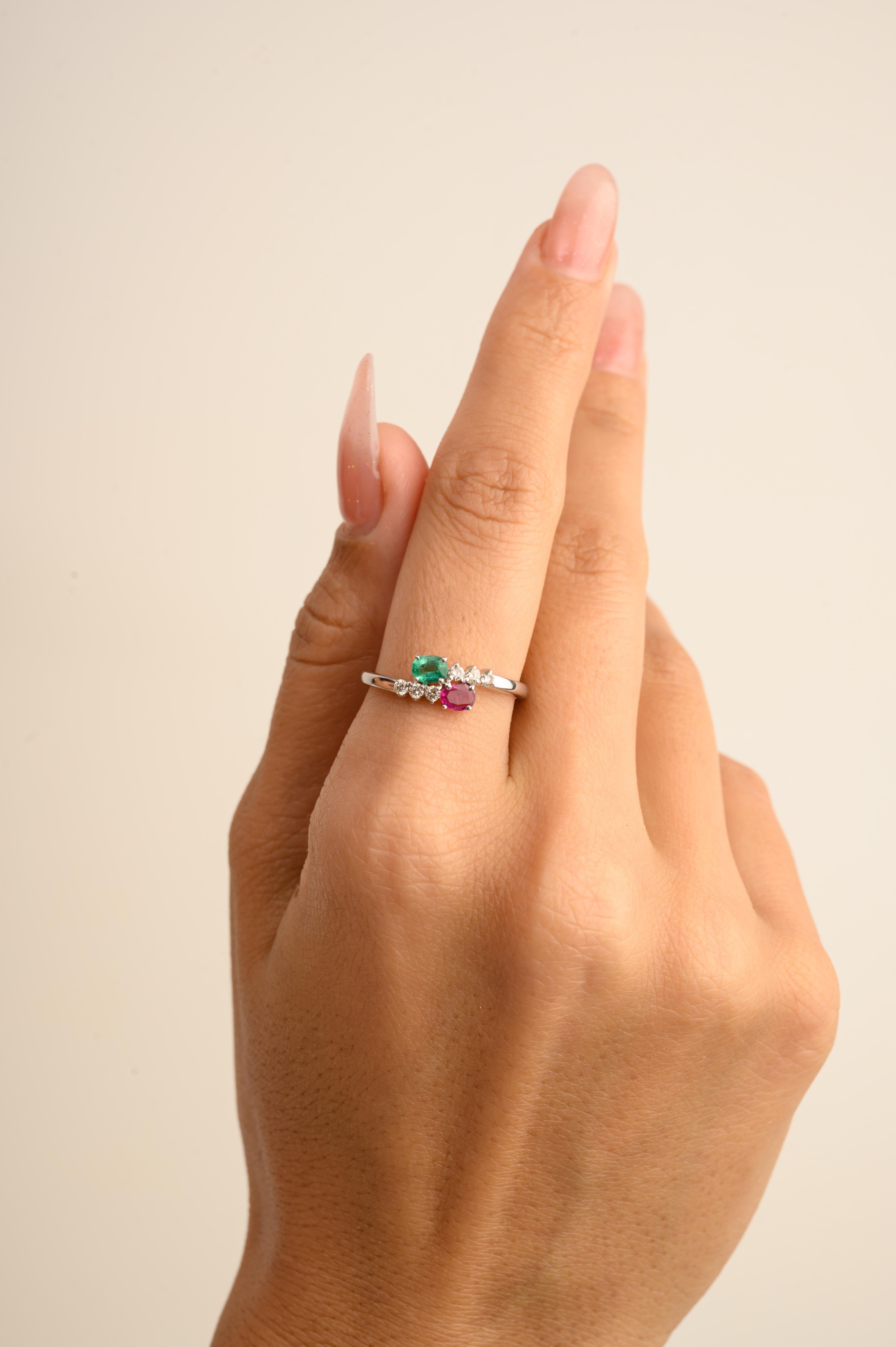 En vente :  Bague By Pass en or blanc massif 14k avec diamants et émeraude verte riche en rubis 4