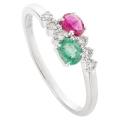 Richer grüner Smaragd-Rubin-Ring mit zwei Steinen und Diamanten aus 14k Weißgold