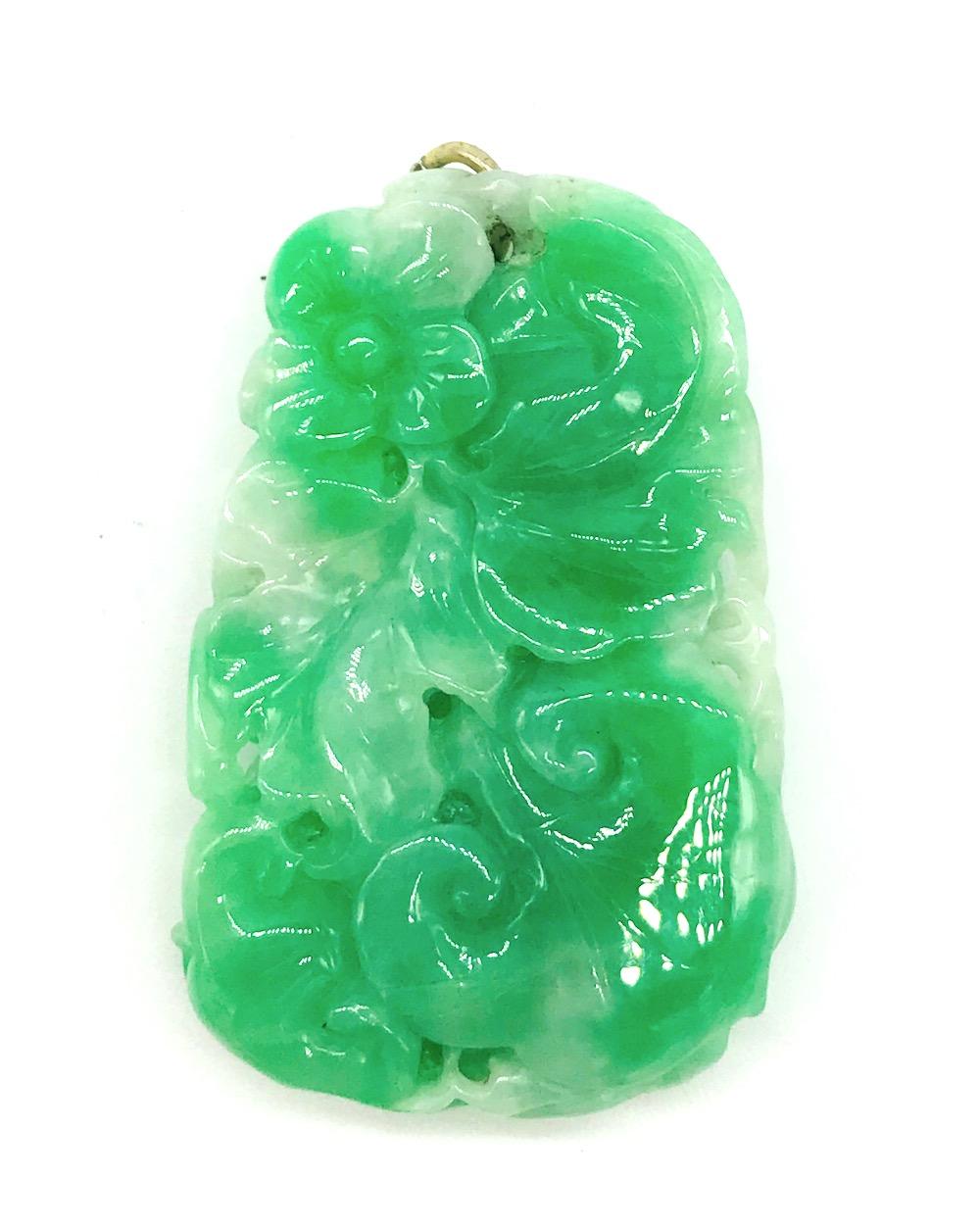 Rich Green Jadeite, Tiger Carving with Floral Pendant, Gold Loop In Excellent Condition For Sale In Aliso Viejo, CA