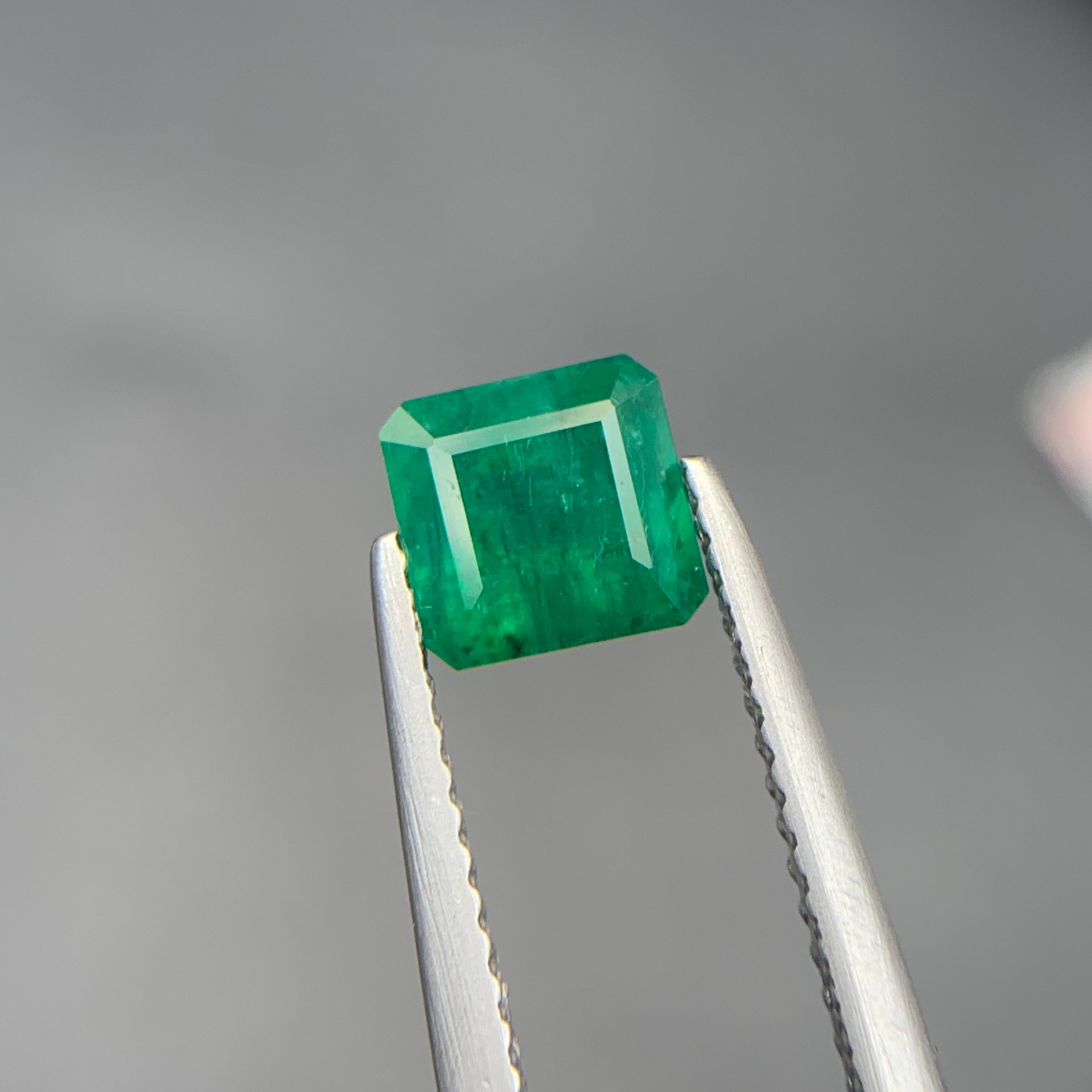 Contemporain Bague en émeraude naturelle de Colombie verte et octogonale de 1,20 carat en vente