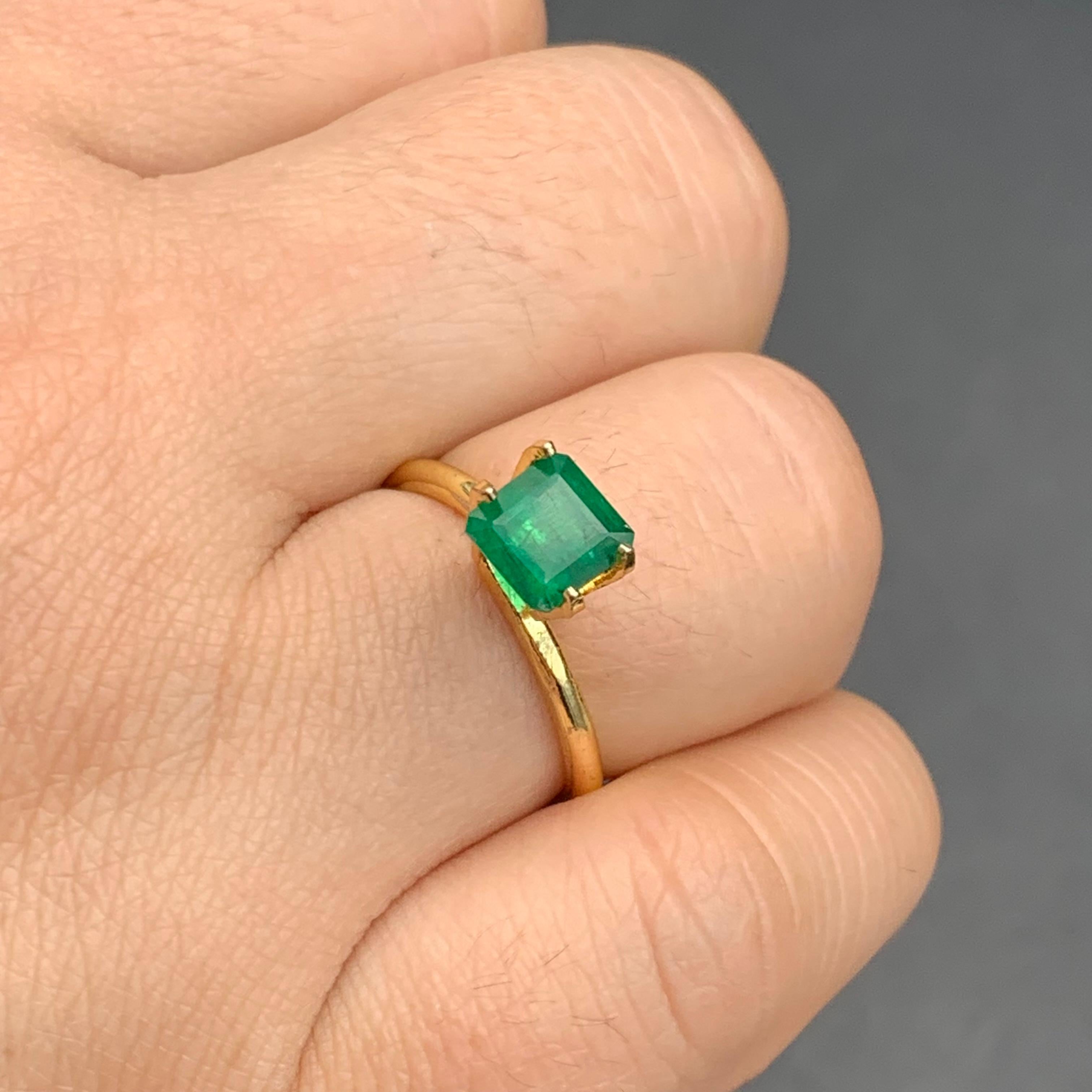 Bague en émeraude naturelle de Colombie verte et octogonale de 1,20 carat en vente 2