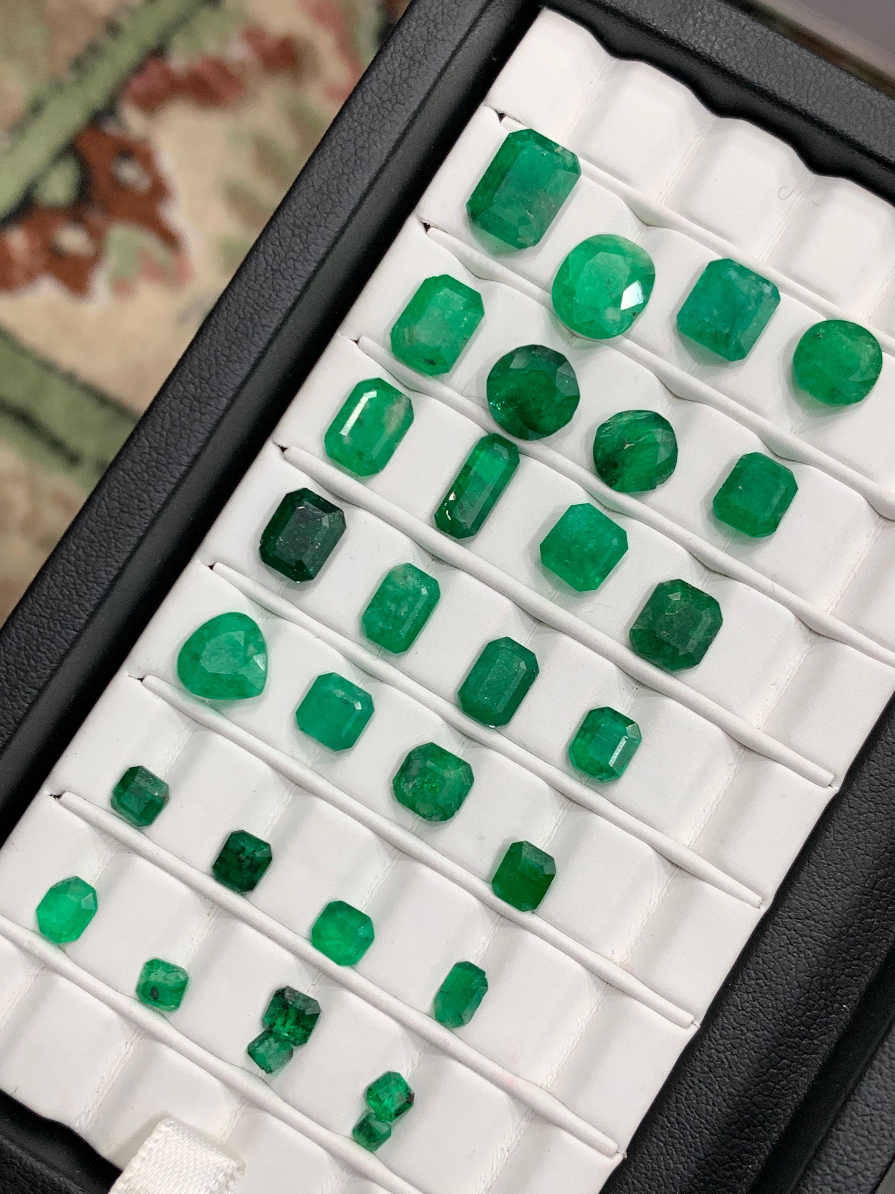 Rich Green Natural Emerald Jewelry Loose Gemstones Lot 25.05 Ct Emerald-Cushion For Sale 4