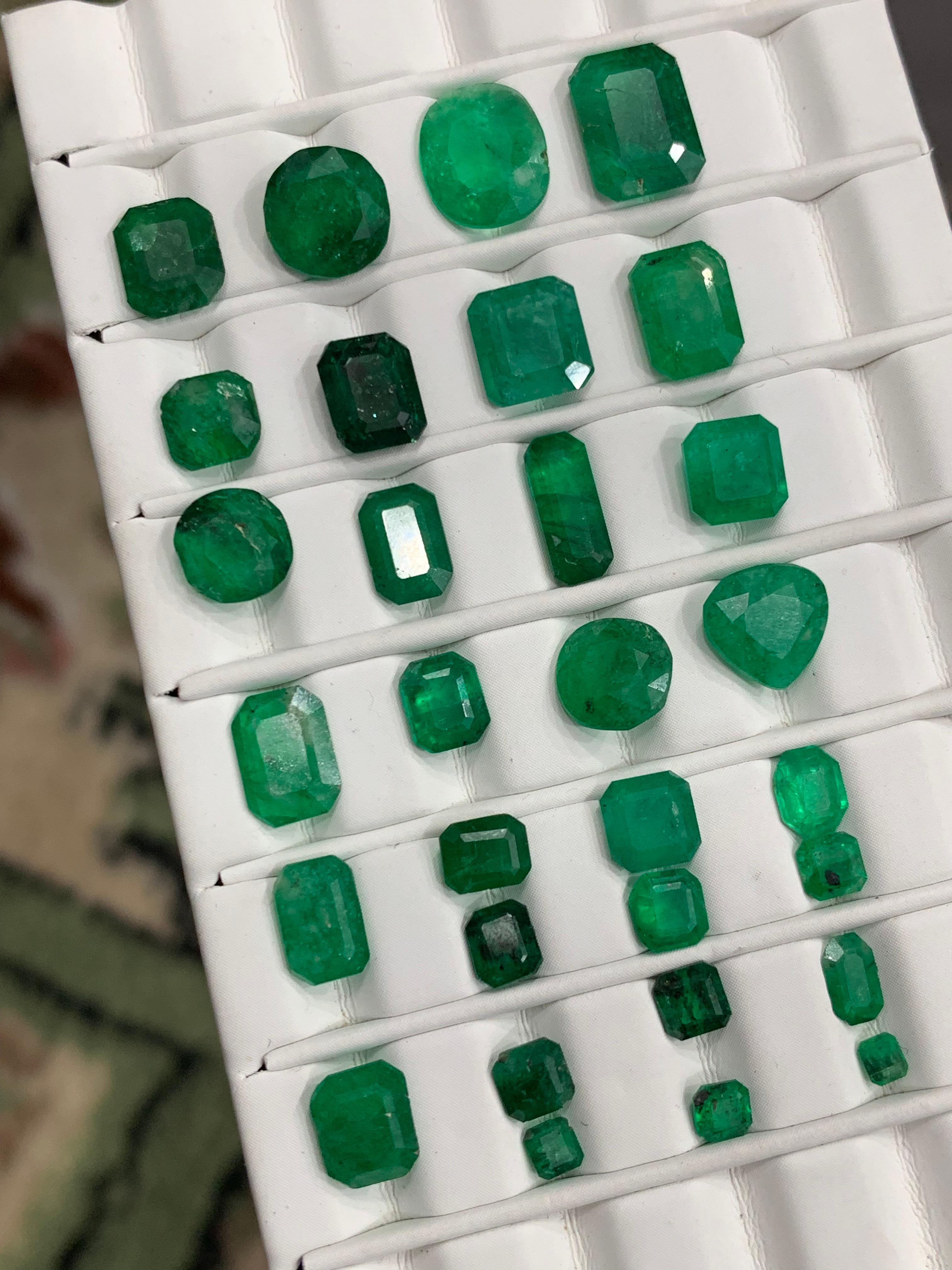 Rich Green Natural Emerald Jewelry Loose Gemstones Lot 25.05 Ct Emerald-Cushion For Sale 5