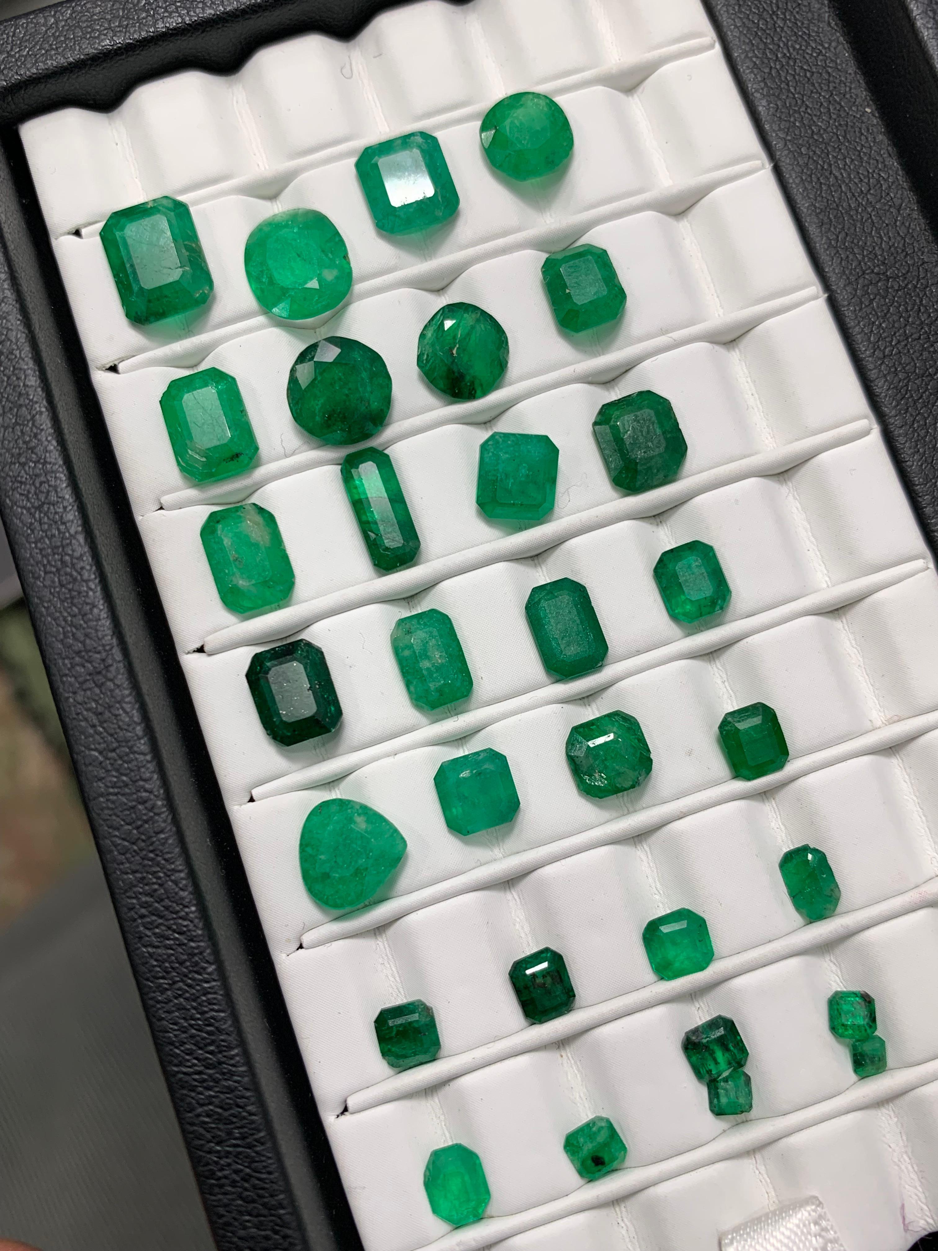 Rich Green Natural Emerald Jewelry Loose Gemstones Lot 25.05 Ct Emerald-Cushion For Sale 6