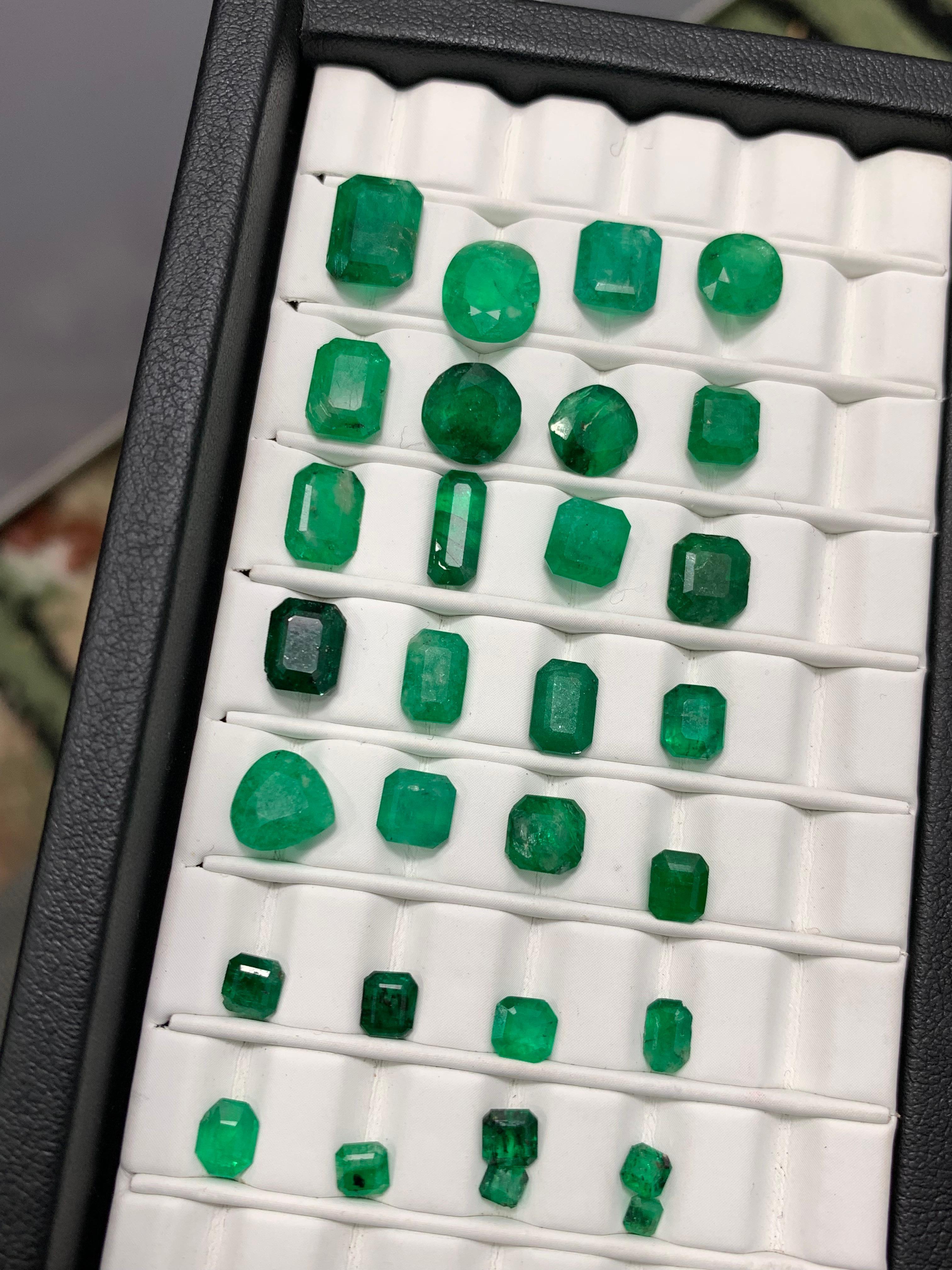 Rich Green Natural Emerald Jewelry Loose Gemstones Lot 25.05 Ct Emerald-Cushion For Sale 7